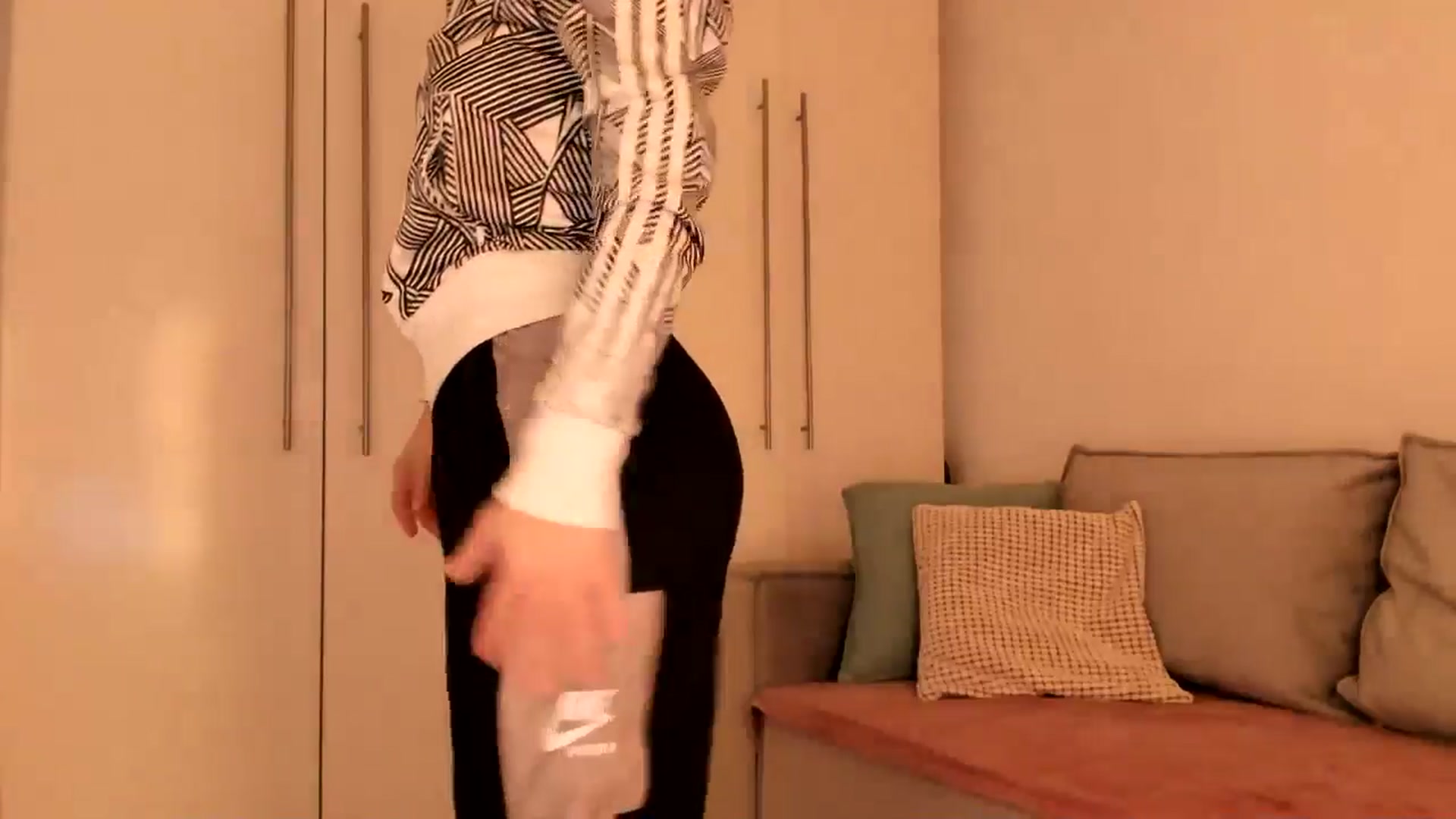 Gallery image thumbnail from Simi__'s myfreecams stream on, 11/29/2024, 18:54 image 10 of 20