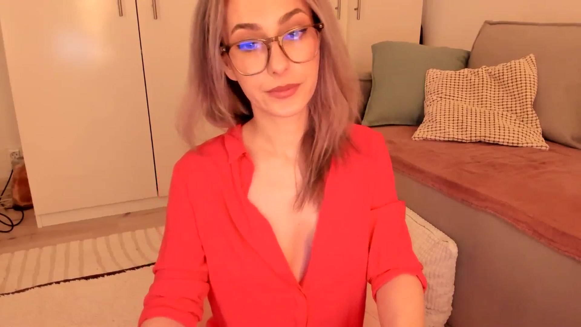Gallery image thumbnail from Simi__'s myfreecams stream on, 12/02/2024, 18:53 image 7 of 20