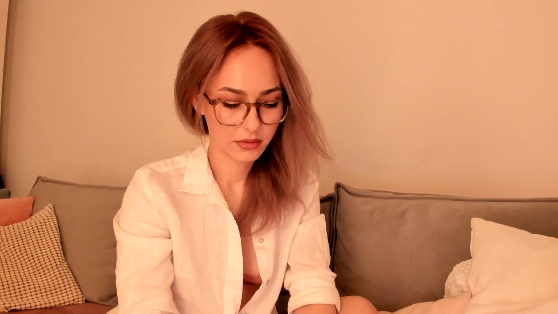 Gallery image thumbnail from Simi__'s myfreecams stream on, 12/08/2024, 16:23 image 6 of 20