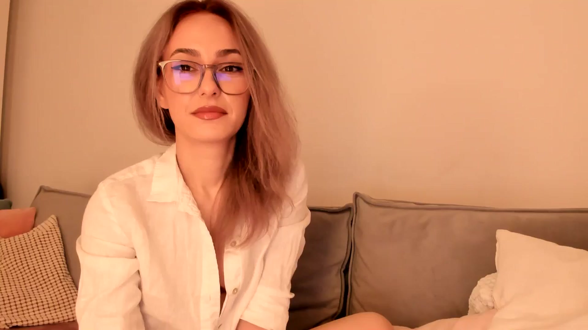Gallery image thumbnail from Simi__'s myfreecams stream on, 12/08/2024, 16:23 image 7 of 20