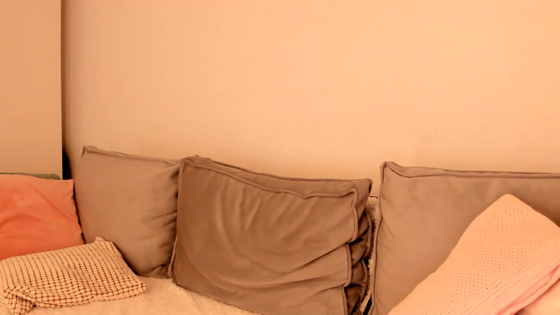 Gallery image thumbnail from Simi__'s myfreecams stream on, 12/10/2024, 18:23 image 12 of 20
