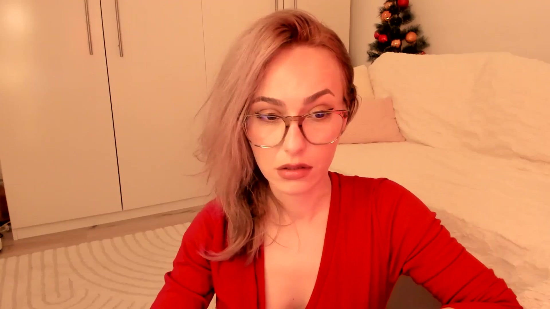 Gallery image thumbnail from Simi__'s myfreecams stream on, 12/17/2024, 15:57 image 4 of 20