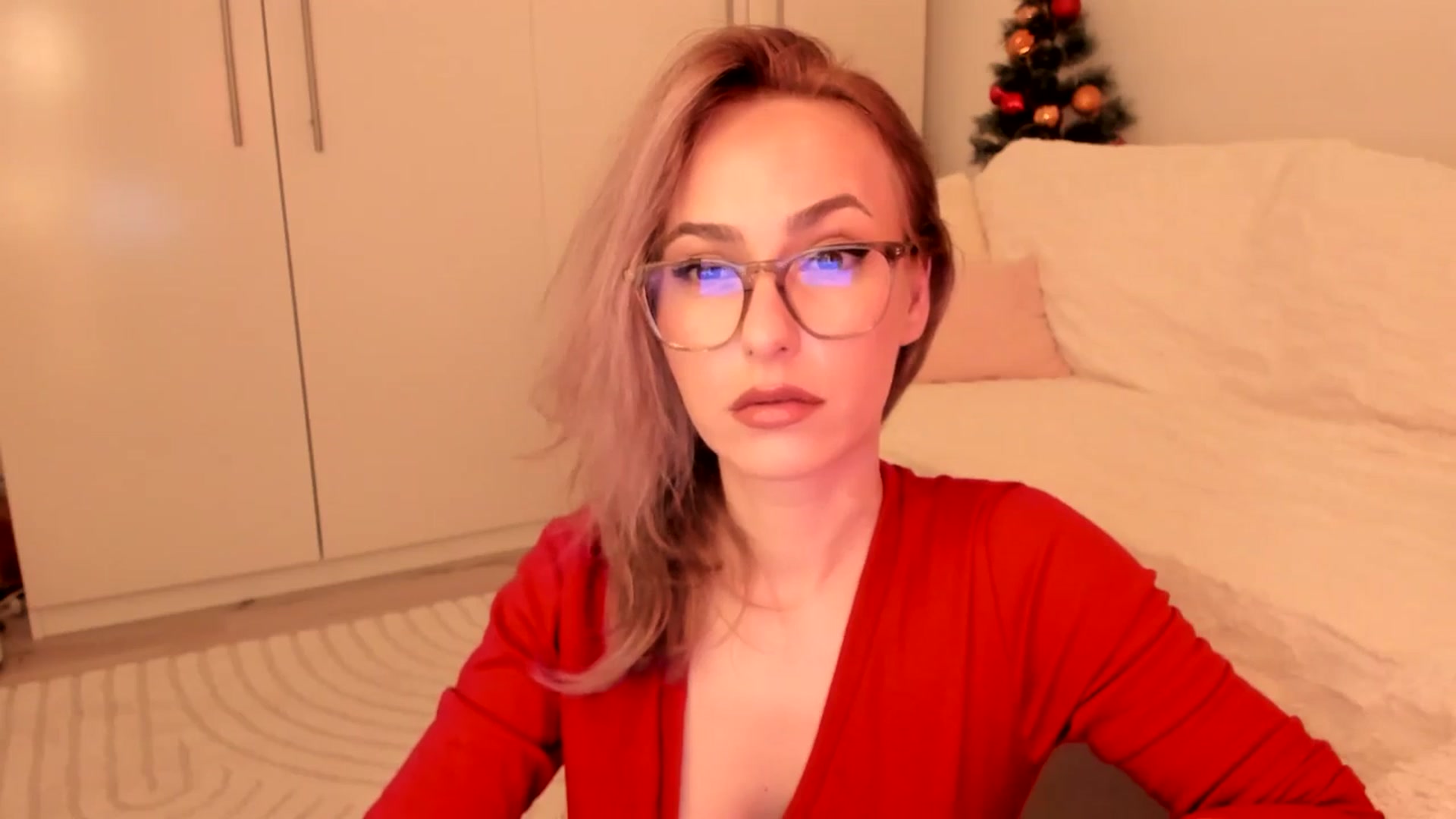 Gallery image thumbnail from Simi__'s myfreecams stream on, 12/17/2024, 15:57 image 8 of 20