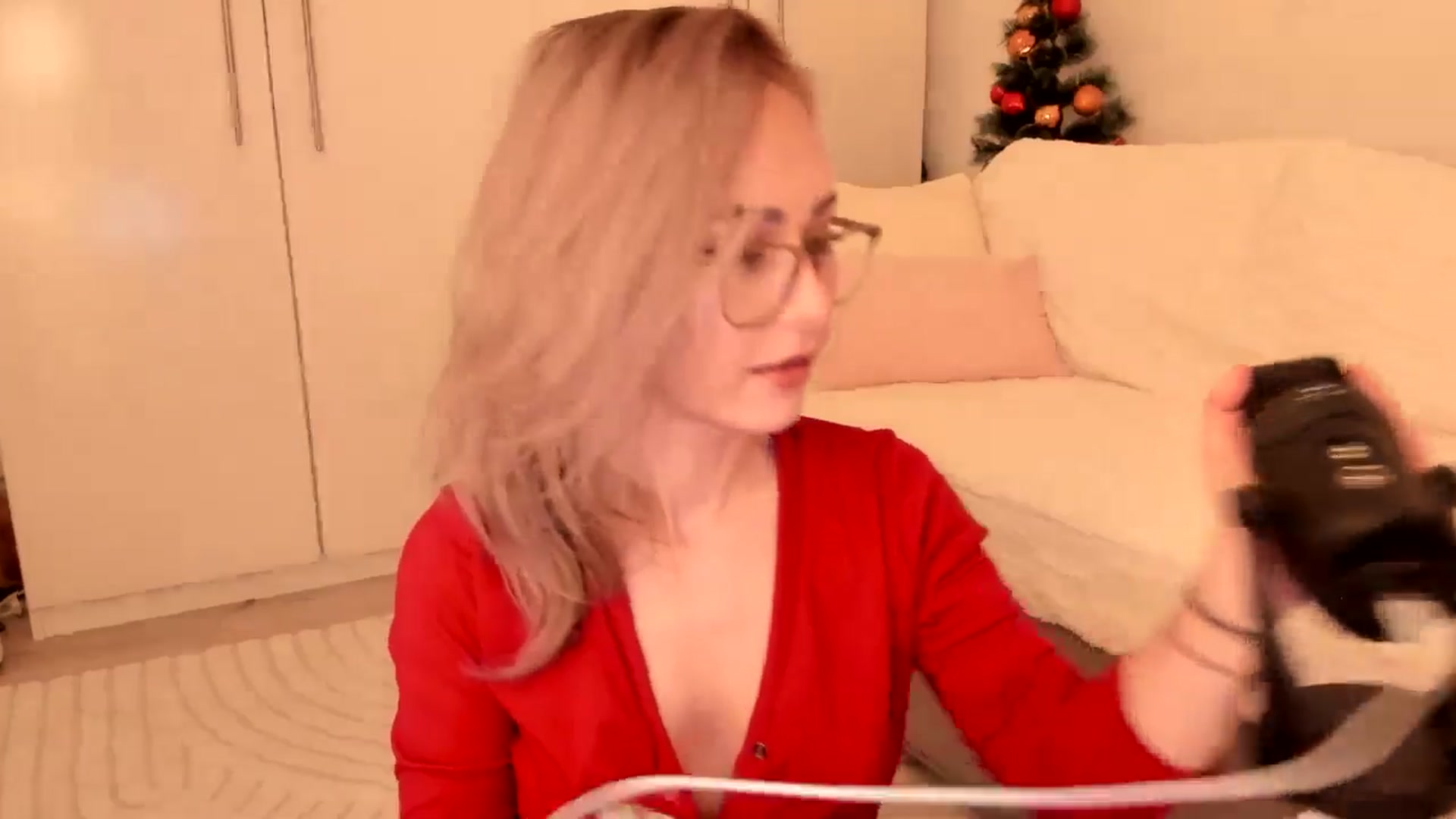 Gallery image thumbnail from Simi__'s myfreecams stream on, 12/17/2024, 15:57 image 11 of 20