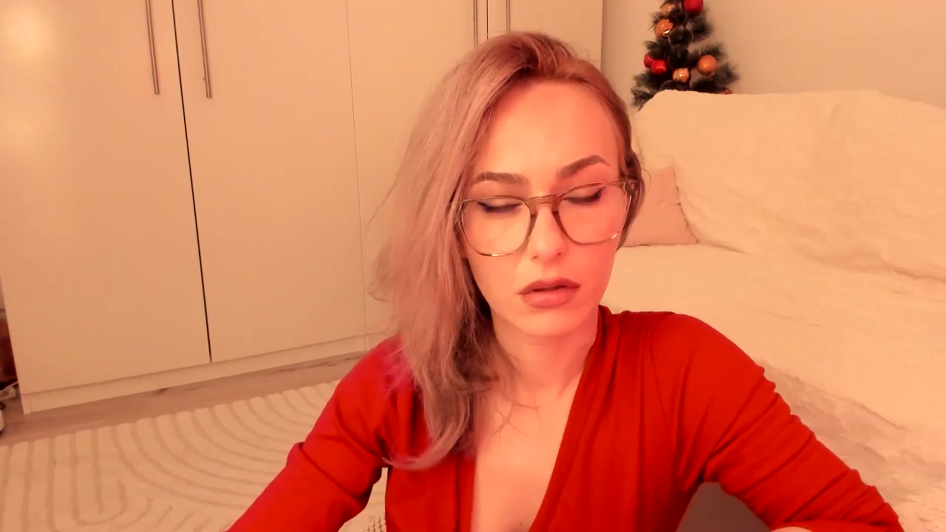 Gallery image thumbnail from Simi__'s myfreecams stream on, 12/17/2024, 15:57 image 6 of 20