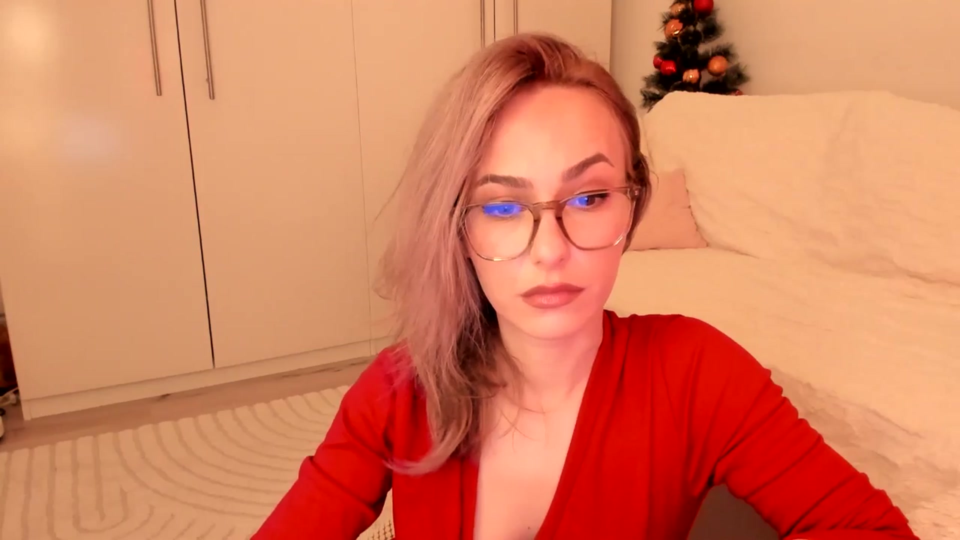 Gallery image thumbnail from Simi__'s myfreecams stream on, 12/17/2024, 15:57 image 7 of 20
