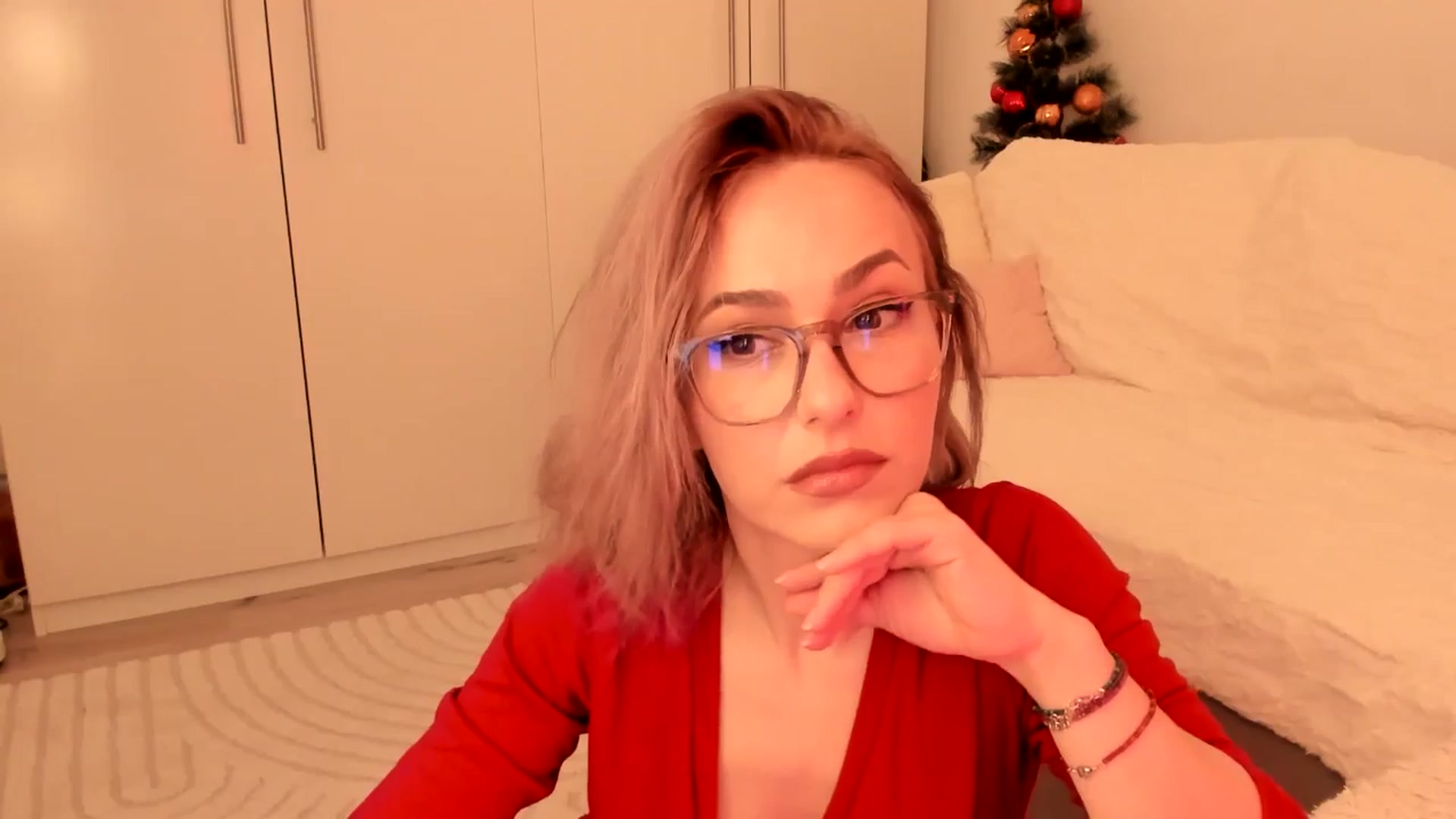 Gallery image thumbnail from Simi__'s myfreecams stream on, 12/17/2024, 15:57 image 2 of 20