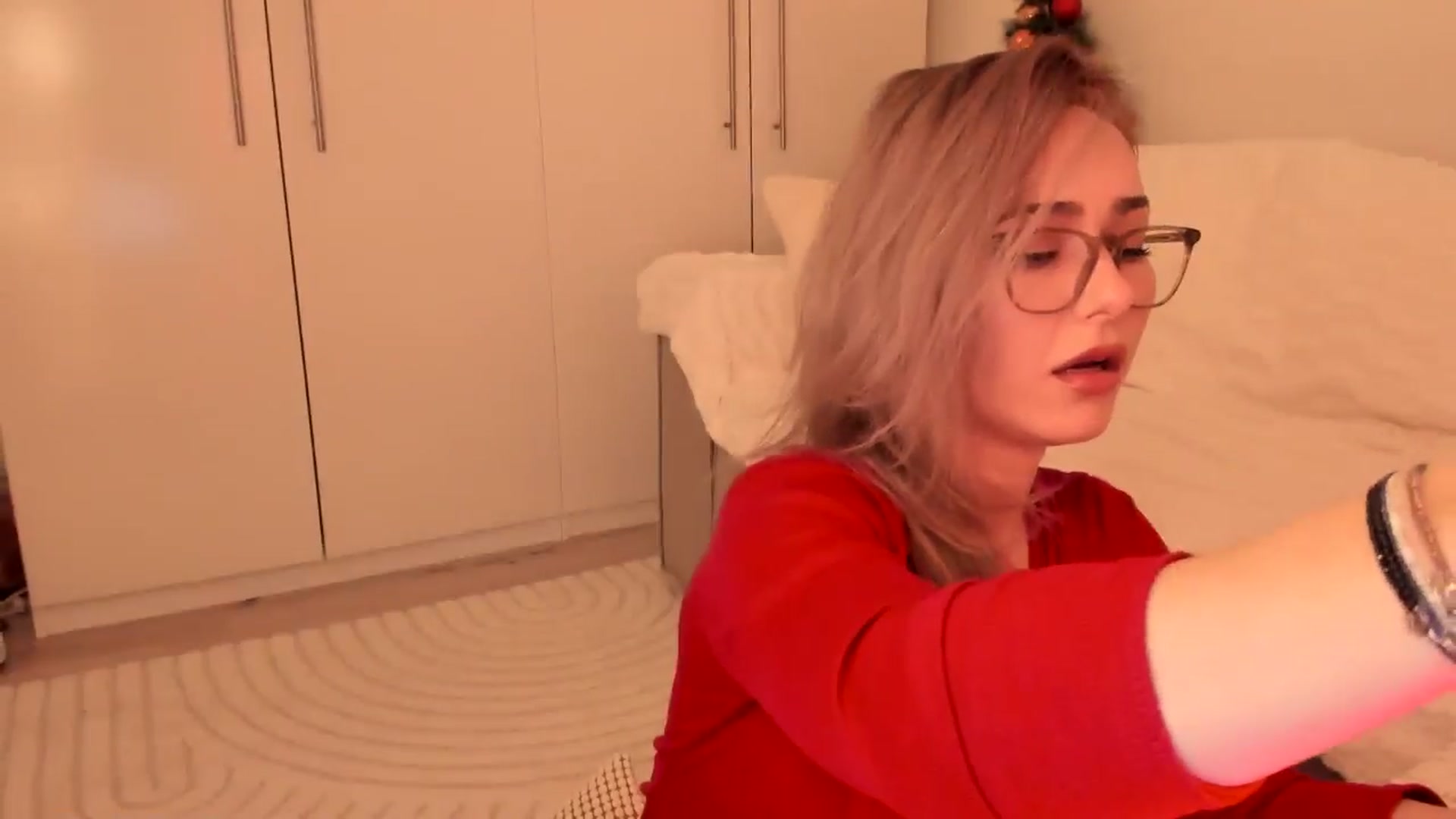 Gallery image thumbnail from Simi__'s myfreecams stream on, 12/17/2024, 15:57 image 9 of 20