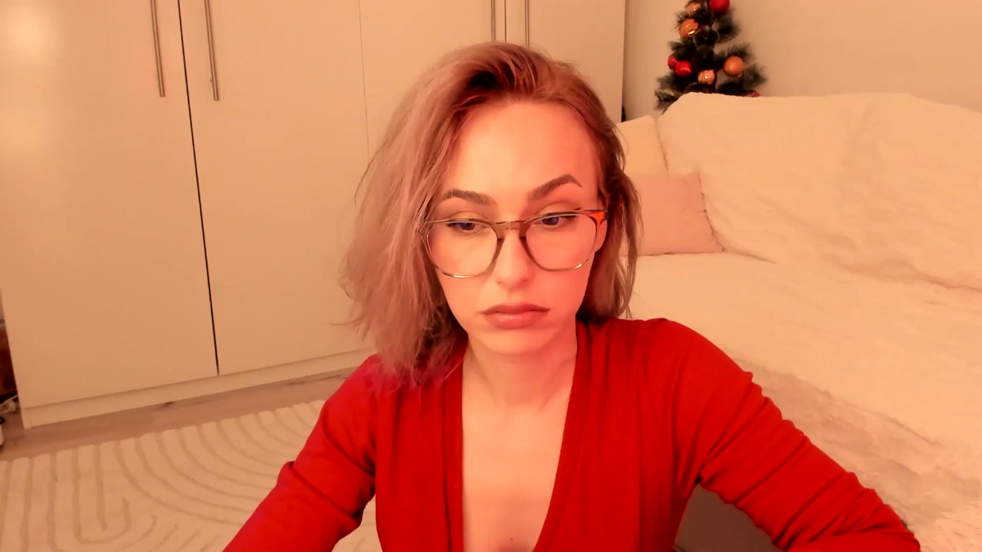 Gallery image thumbnail from Simi__'s myfreecams stream on, 12/17/2024, 15:57 image 3 of 20
