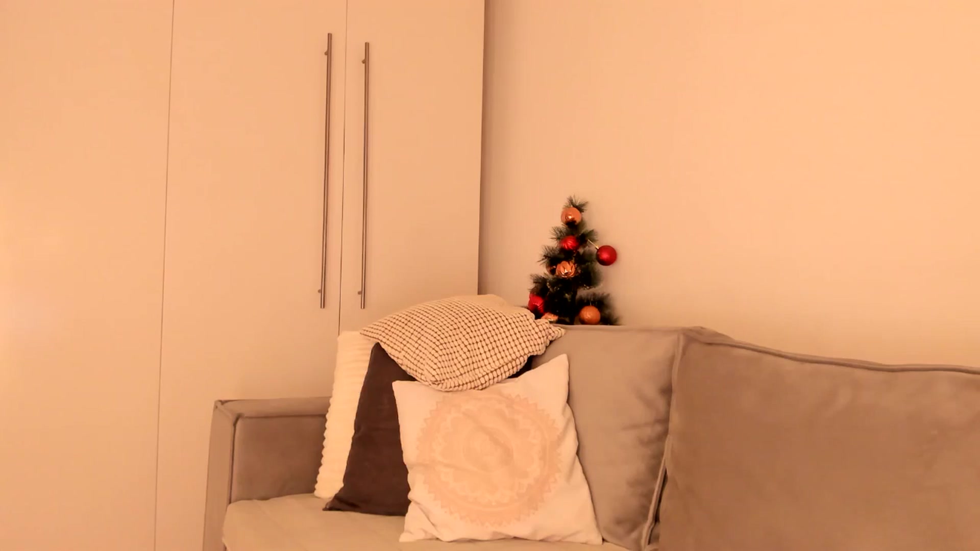 Gallery image thumbnail from Simi__'s myfreecams stream on, 12/18/2024, 18:49 image 6 of 20