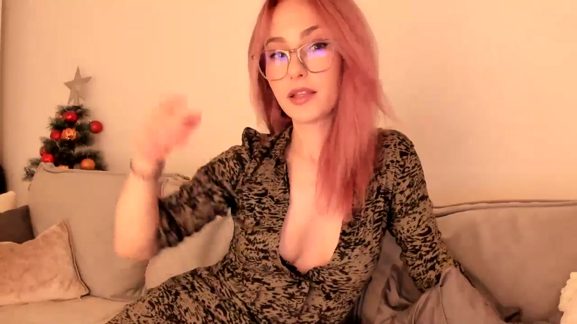 Gallery image thumbnail from Simi__'s myfreecams stream on, 12/29/2024, 16:56 image 7 of 20