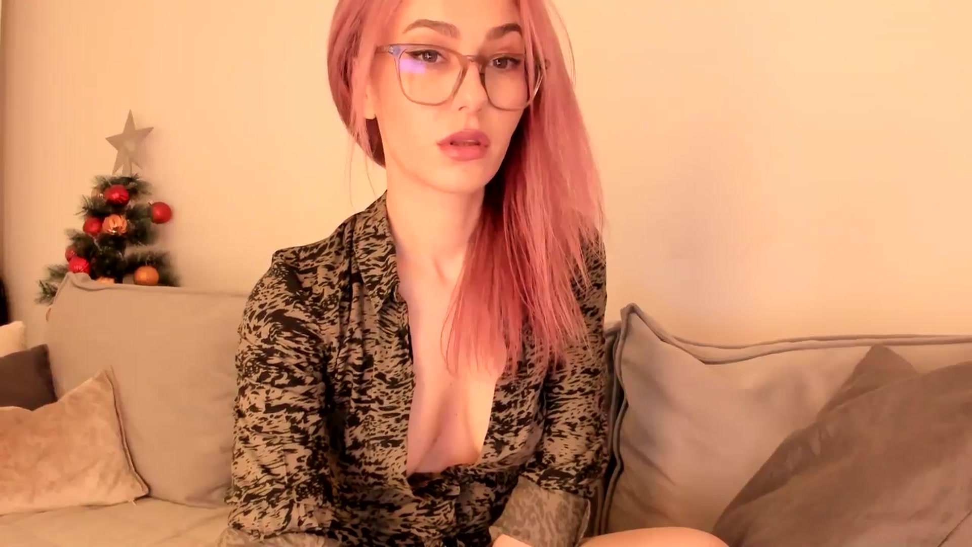 Gallery image thumbnail from Simi__'s myfreecams stream on, 12/29/2024, 16:56 image 9 of 20