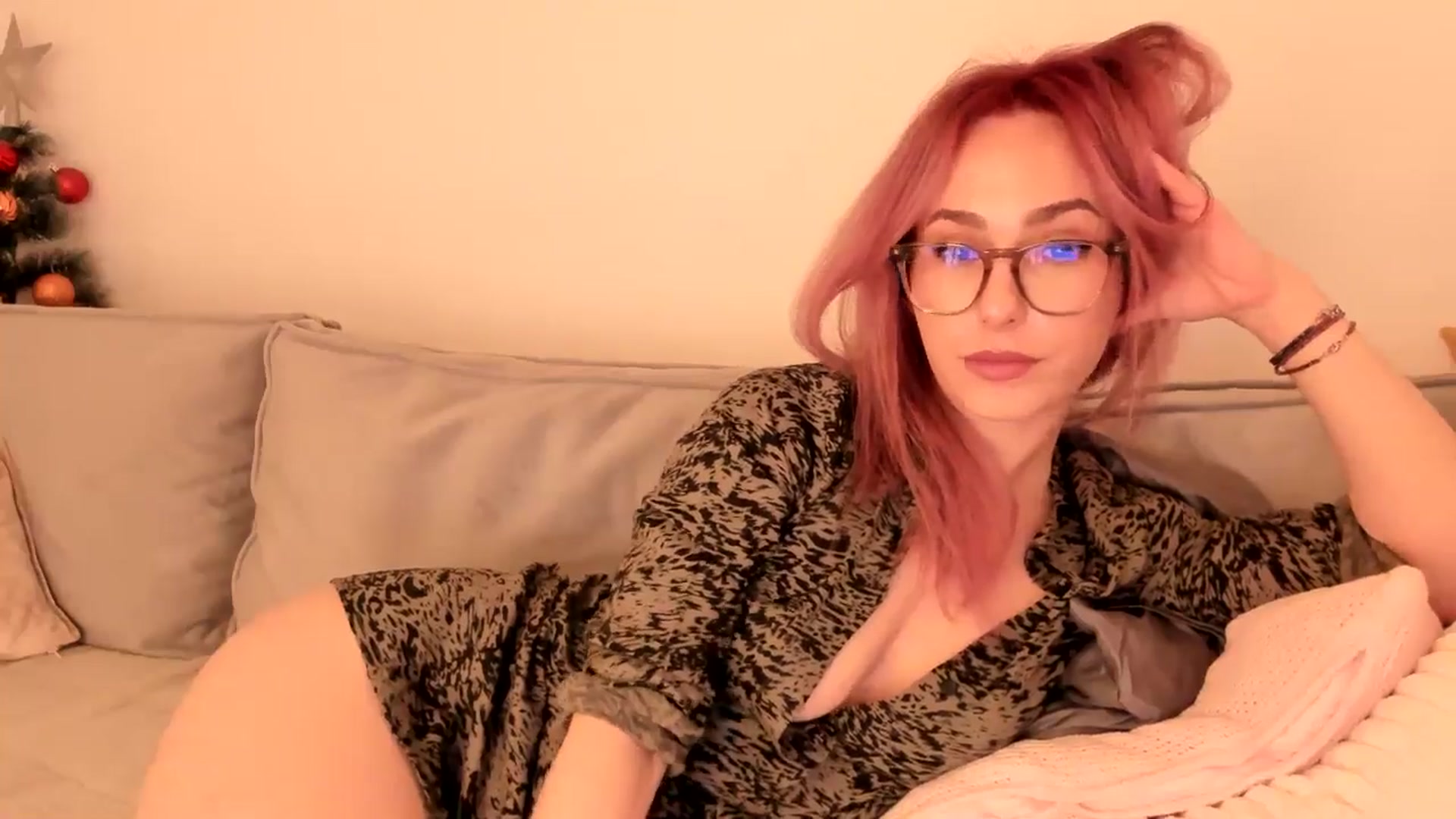Gallery image thumbnail from Simi__'s myfreecams stream on, 12/29/2024, 18:21 image 5 of 20