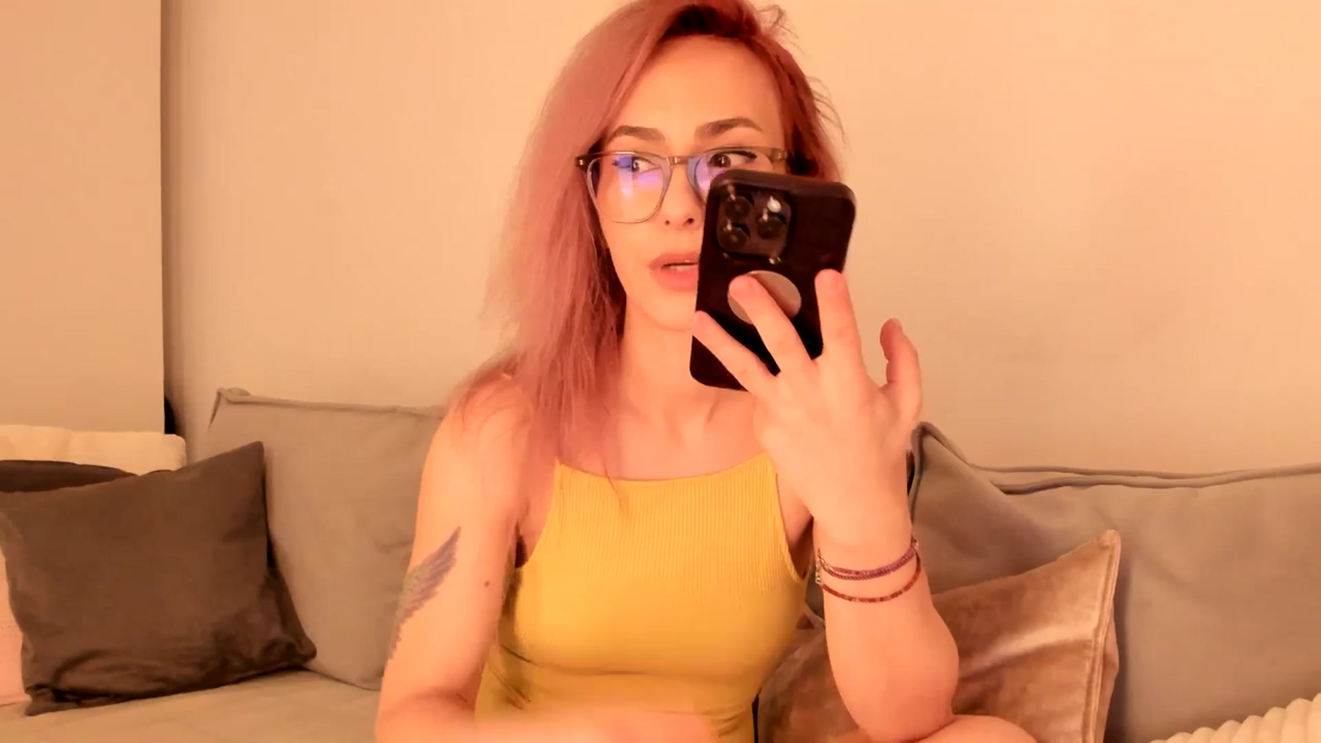 Gallery image thumbnail from Simi__'s myfreecams stream on, 01/10/2025, 19:15 image 11 of 20