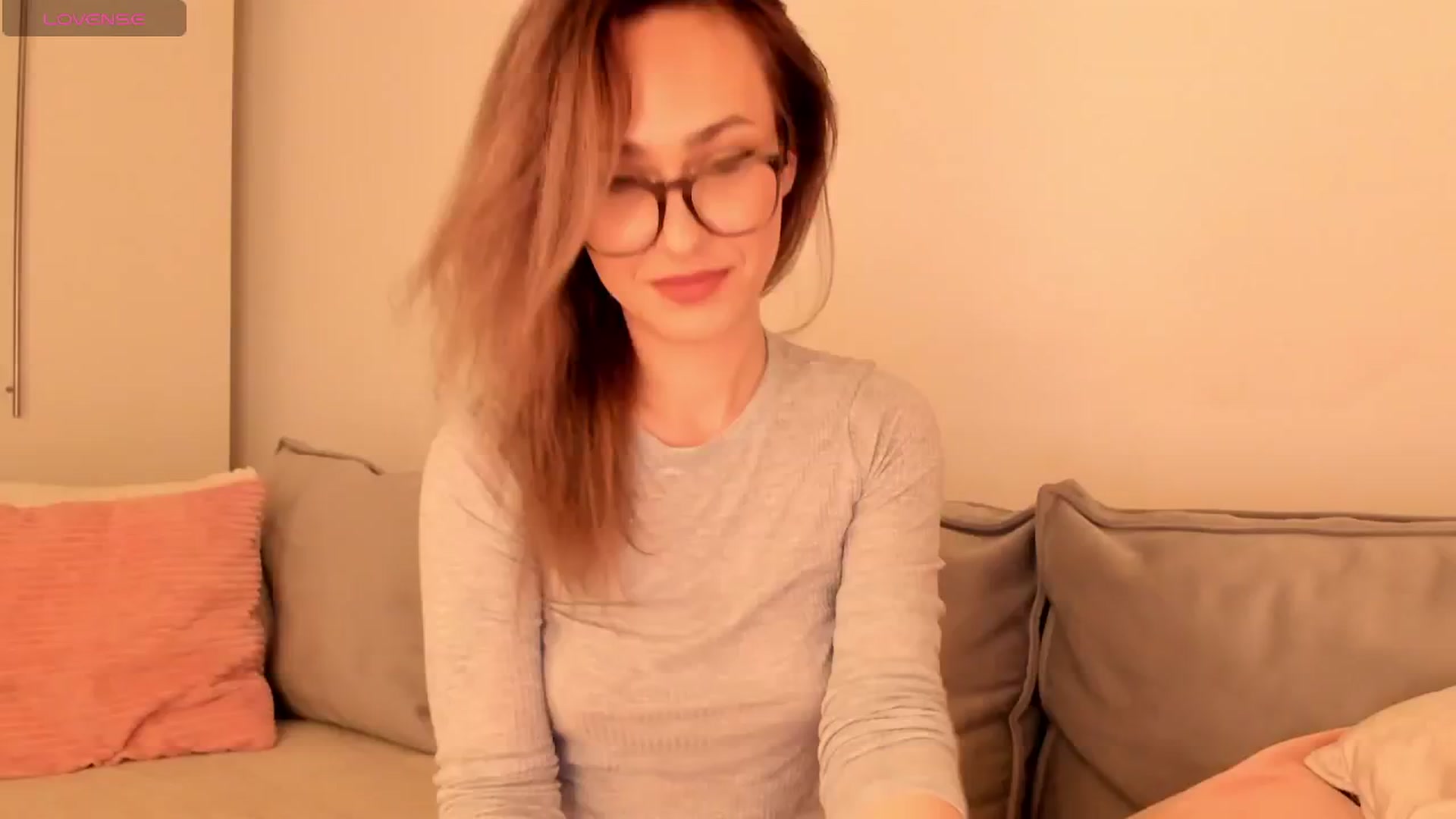 Gallery image thumbnail from Simi__'s myfreecams stream on, 04/01/2025, 17:28 image 13 of 20