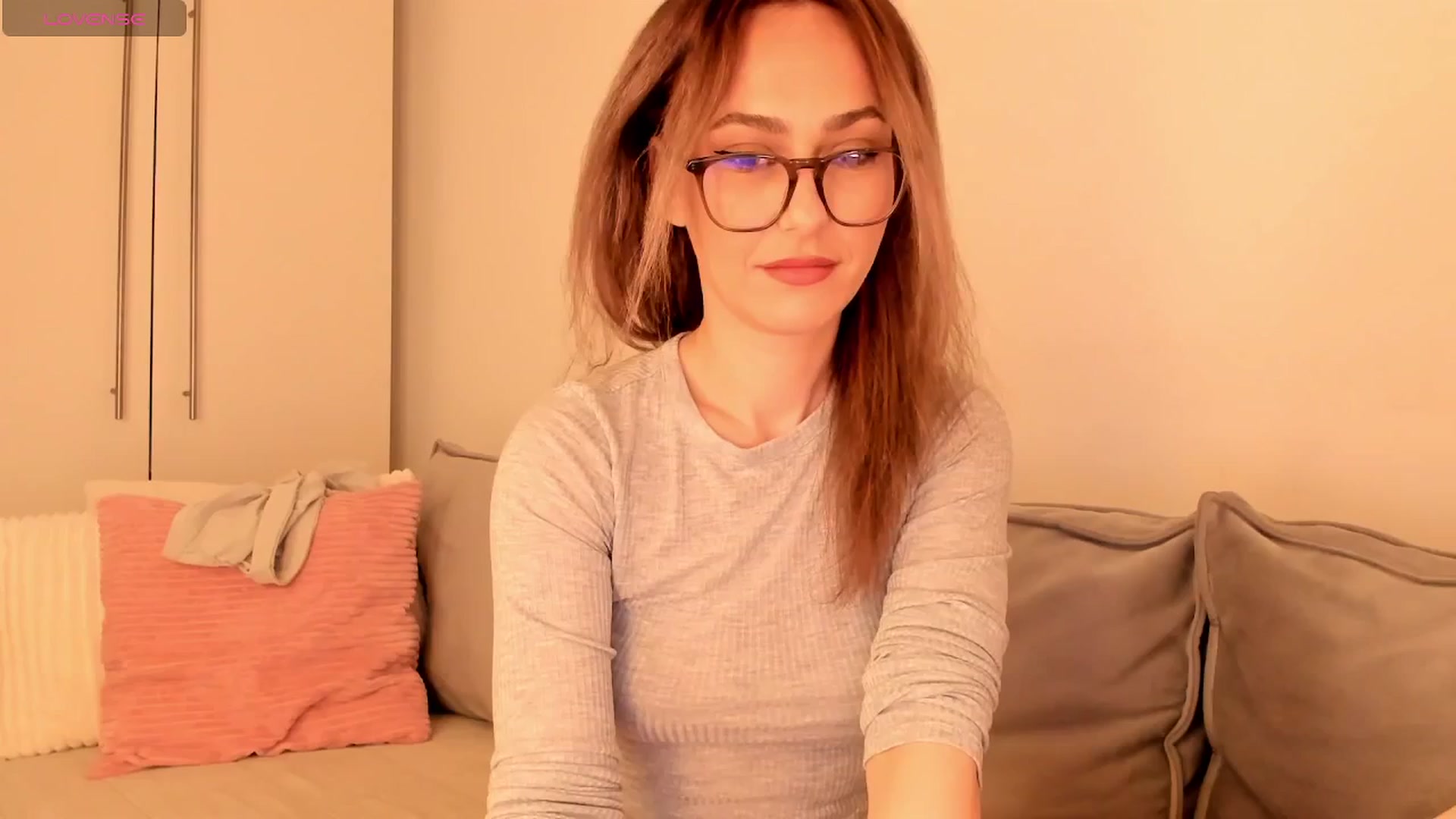 Gallery image thumbnail from Simi__'s myfreecams stream on, 04/01/2025, 17:28 image 20 of 20