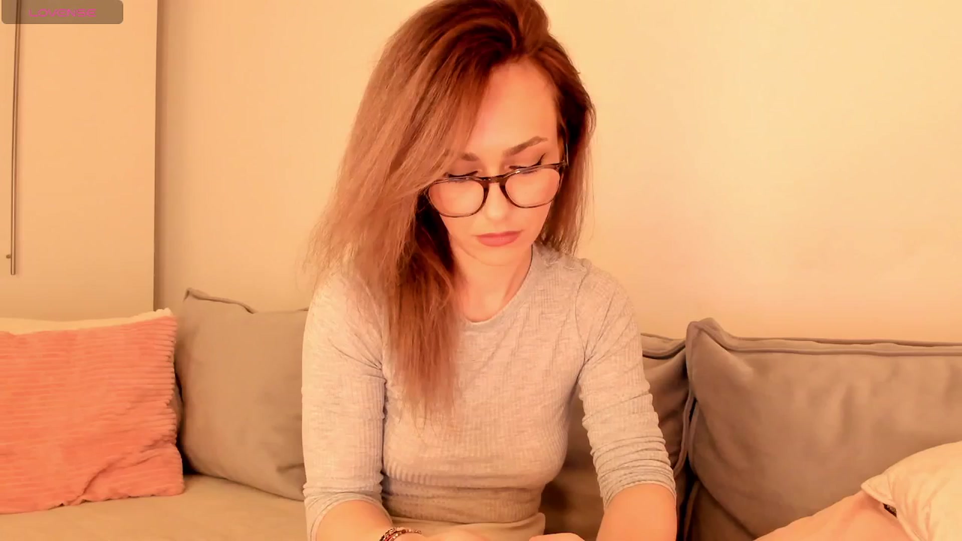 Gallery image thumbnail from Simi__'s myfreecams stream on, 04/01/2025, 17:28 image 11 of 20