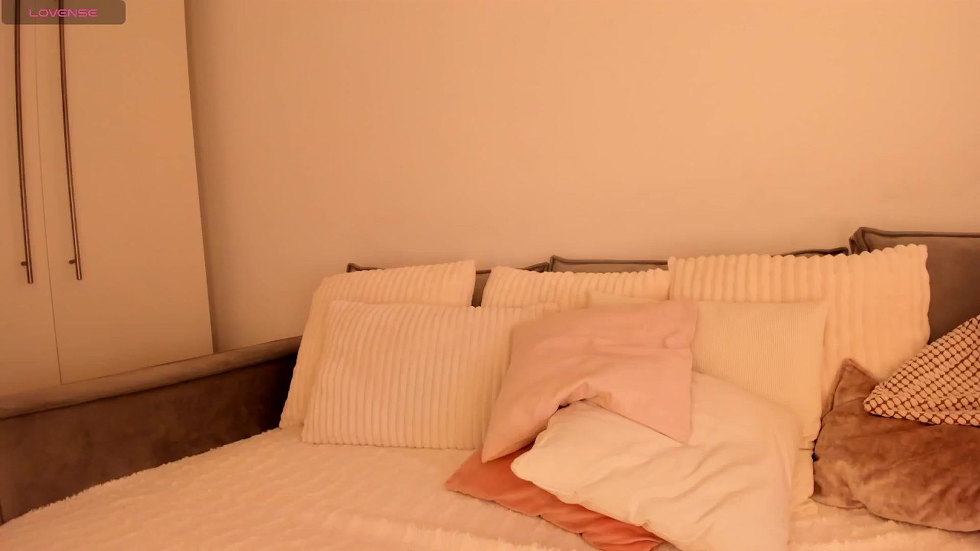 Gallery image thumbnail from Simi__'s myfreecams stream on, 05/02/2025, 18:00 image 13 of 20