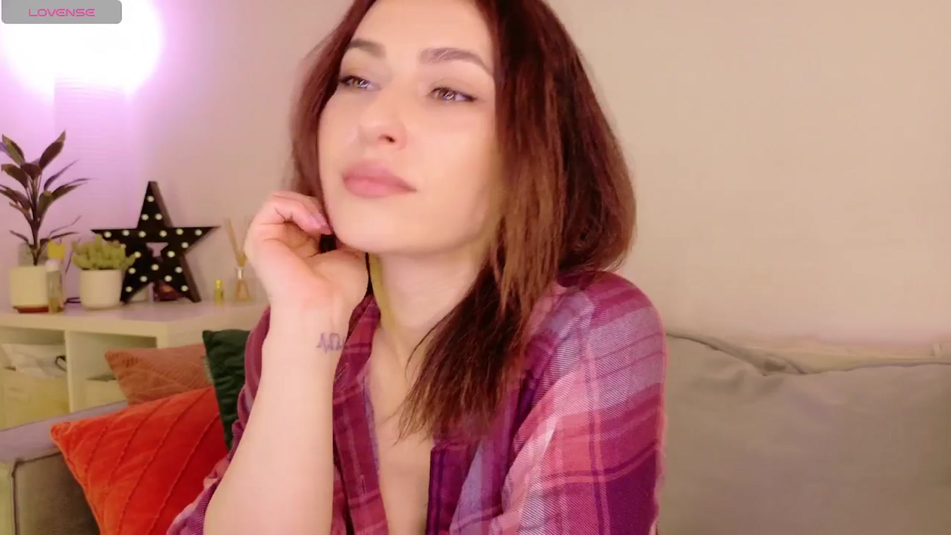 Gallery image thumbnail from Simi__'s myfreecams stream on, 04/02/2026, 17:42 image 16 of 20