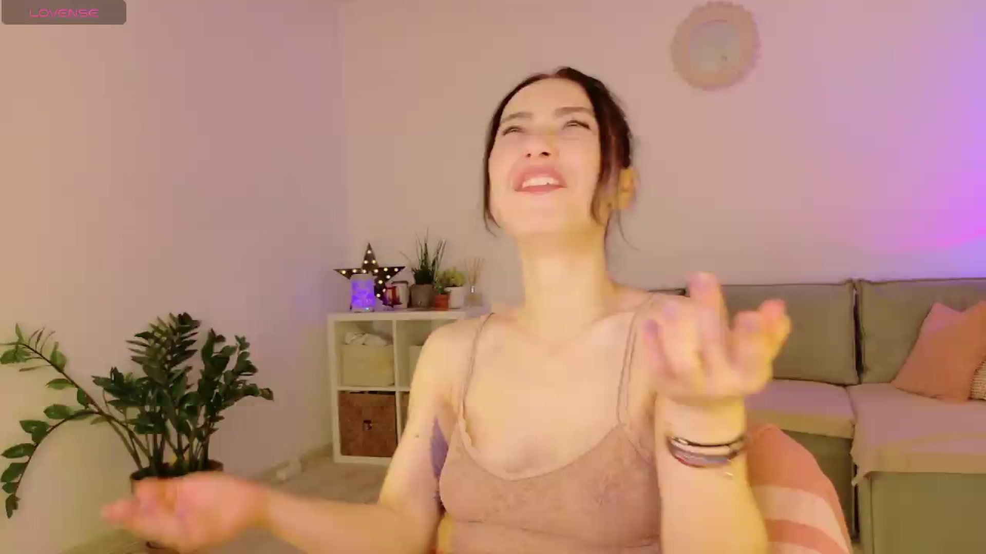 Gallery image thumbnail from Simi__'s myfreecams stream on, 06/22/2026, 18:03 image 19 of 20