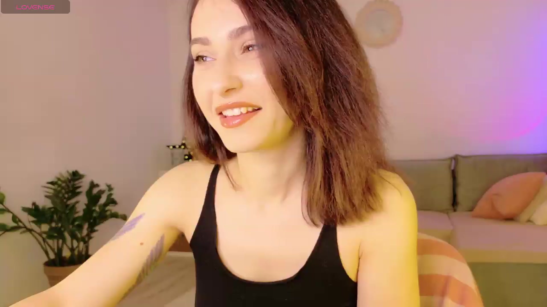Gallery image thumbnail from Simi__'s myfreecams stream on, 06/25/2026, 17:31 image 6 of 20