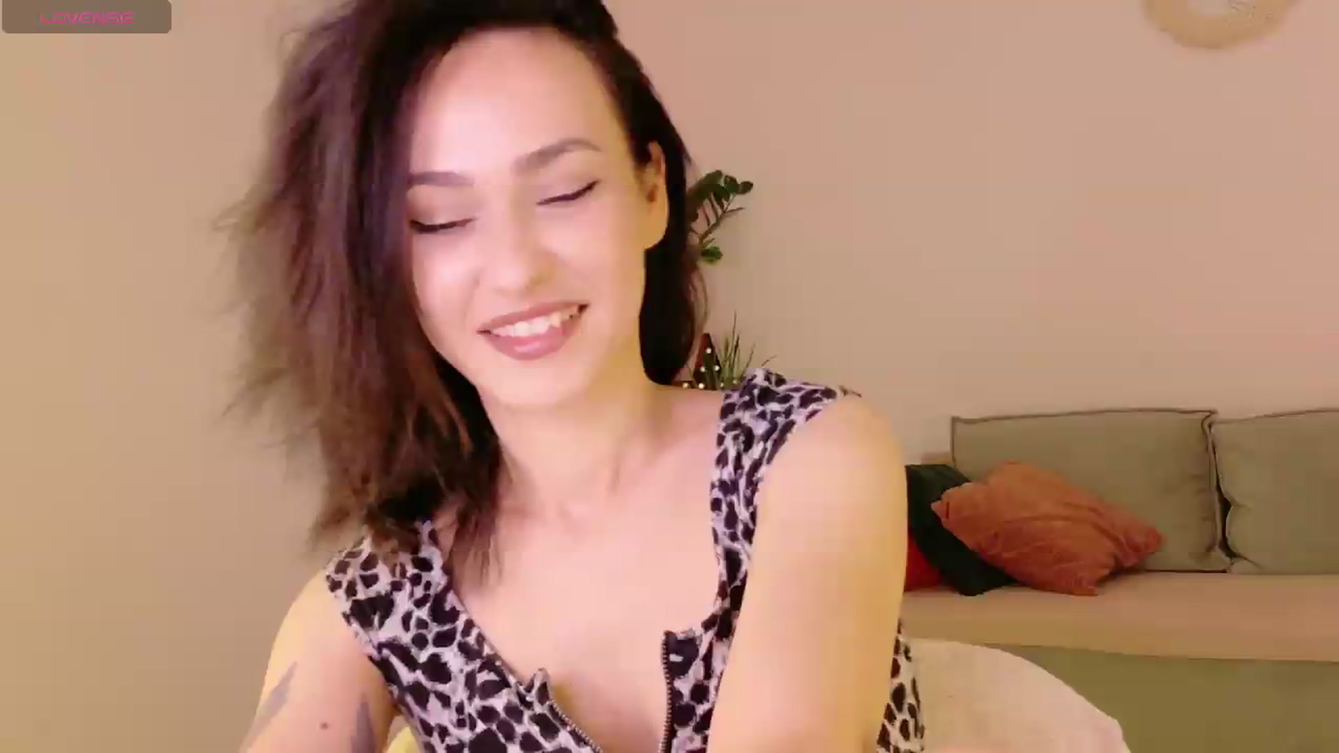 Gallery image thumbnail from Simi__'s myfreecams stream on, 08/22/2026, 18:25 image 3 of 20