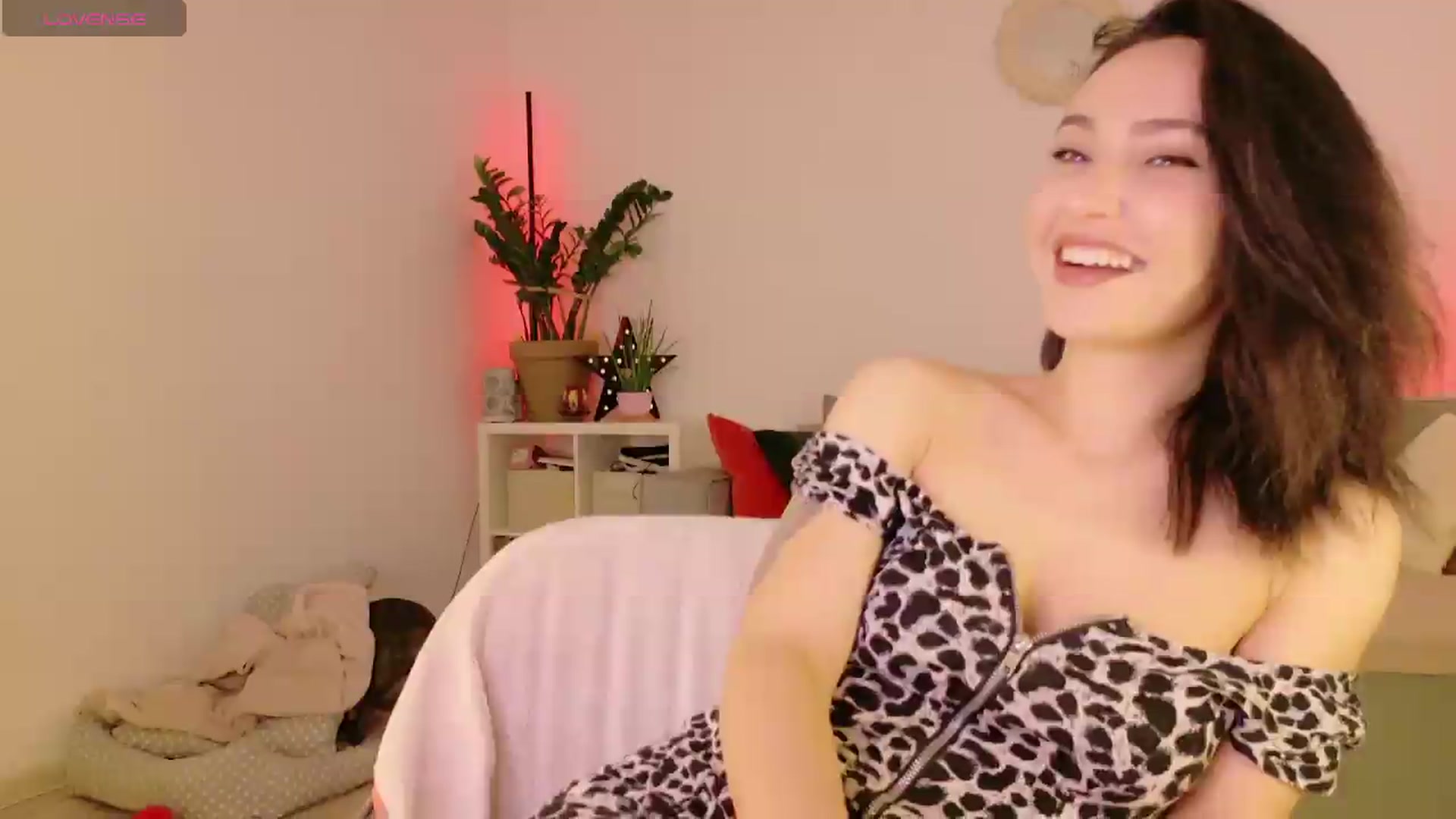 Gallery image thumbnail from Simi__'s myfreecams stream on, 08/22/2026, 18:25 image 6 of 20