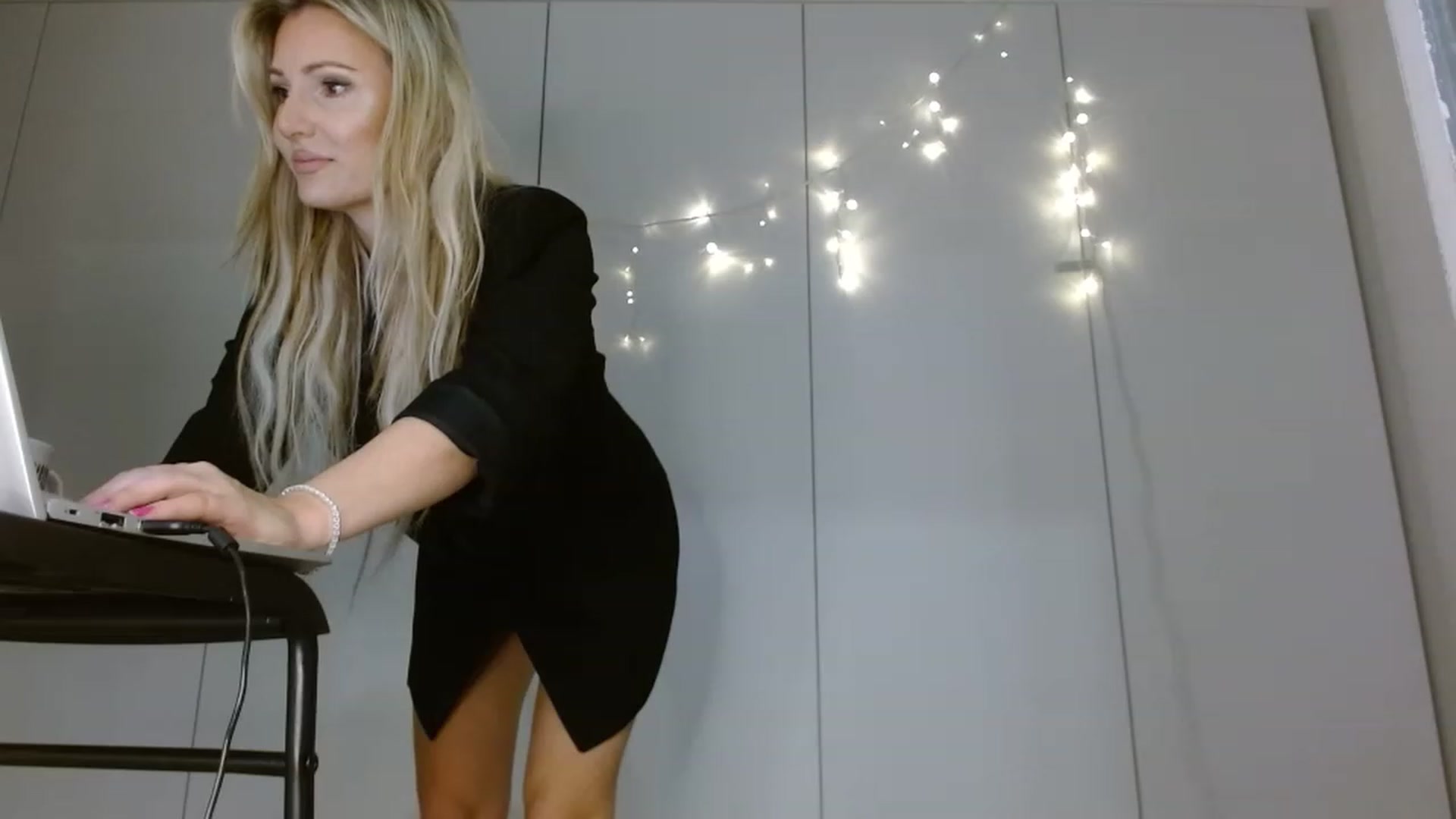 Gallery image thumbnail from Simonka's myfreecams stream on, 12/02/2022, 01:49 image 4 of 20