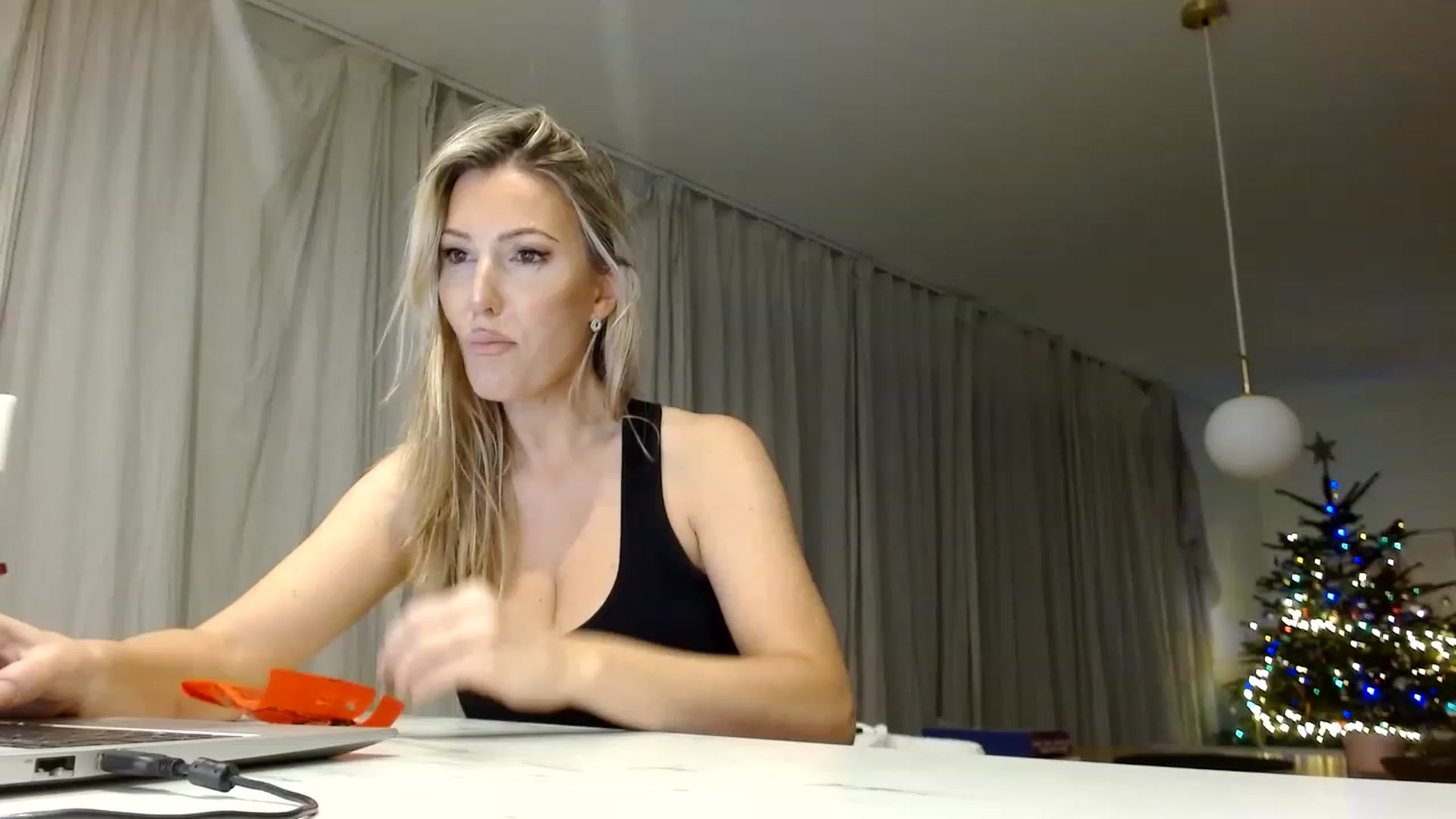Gallery image thumbnail from Simonka's myfreecams stream on, 12/28/2022, 03:14 image 2 of 20