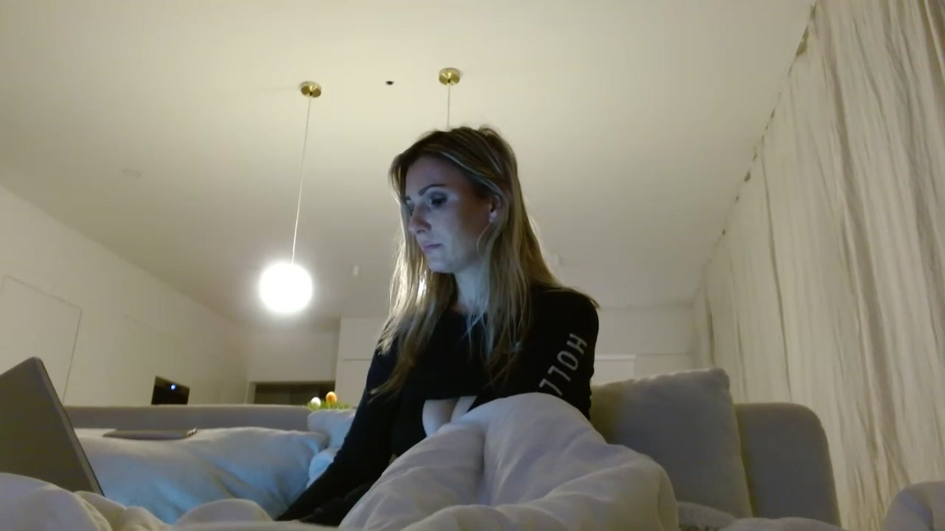 Gallery image thumbnail from Simonka's myfreecams stream on, 03/31/2023, 24:23 image 15 of 20
