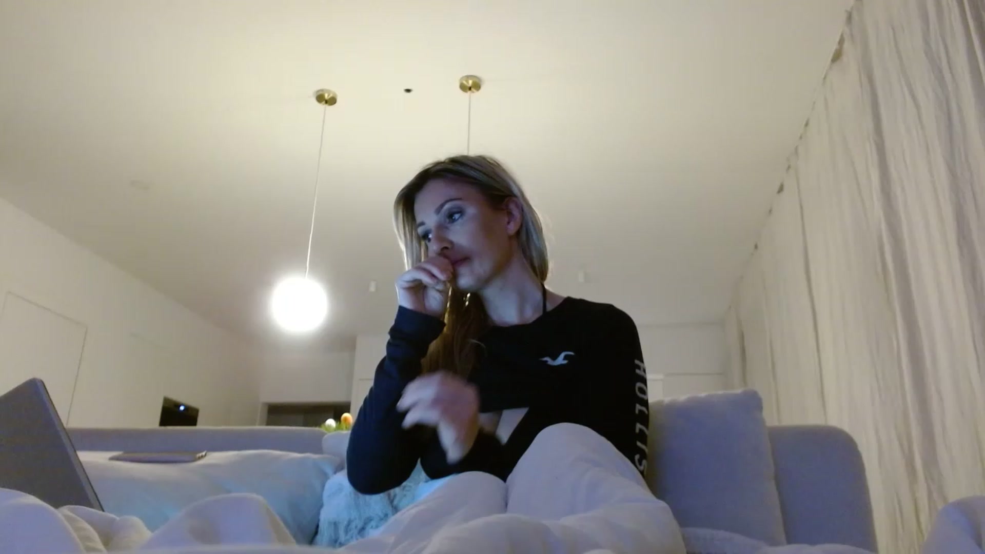Gallery image thumbnail from Simonka's myfreecams stream on, 03/31/2023, 24:23 image 18 of 20
