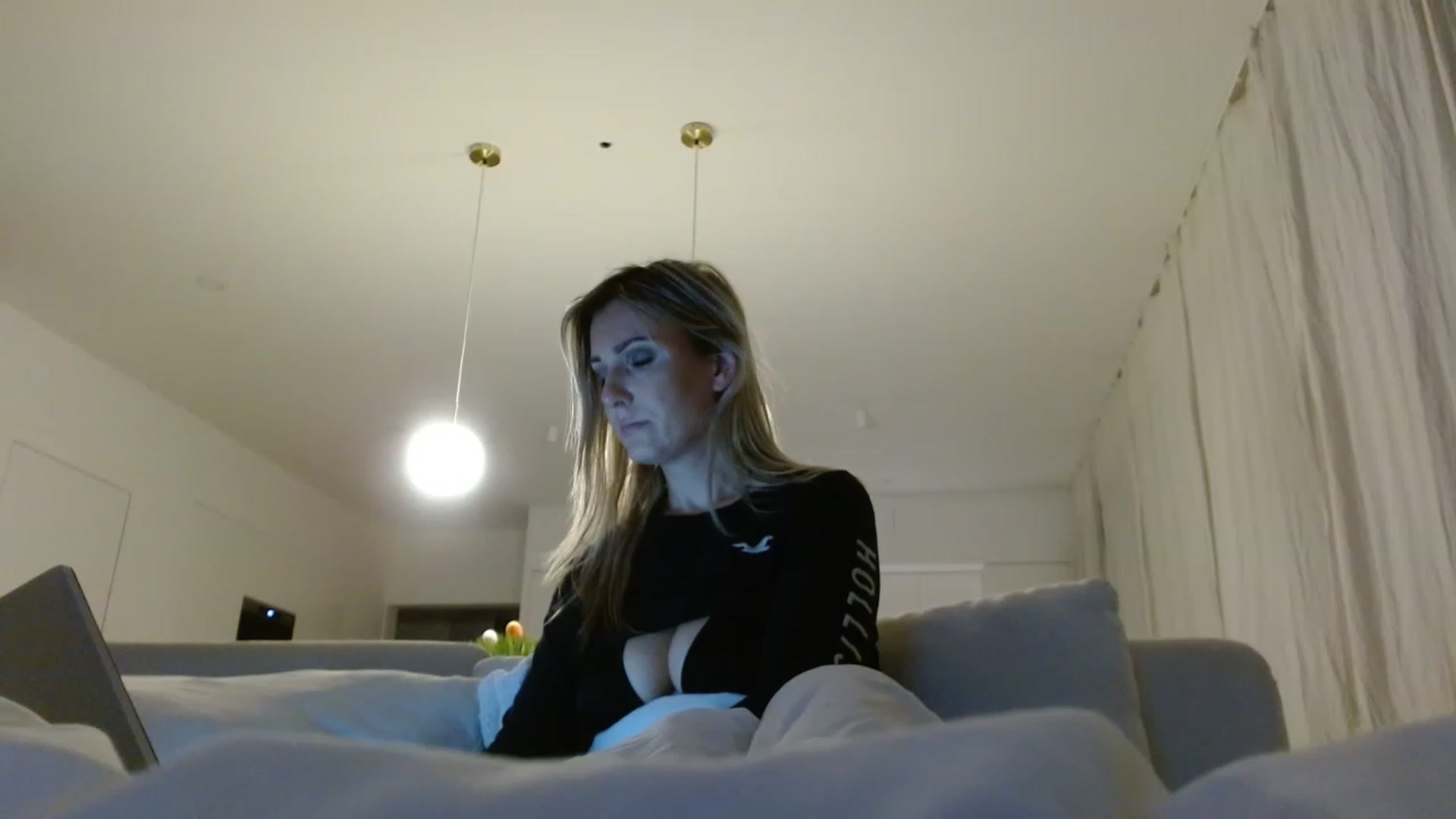 Gallery image thumbnail from Simonka's myfreecams stream on, 03/31/2023, 24:23 image 9 of 20