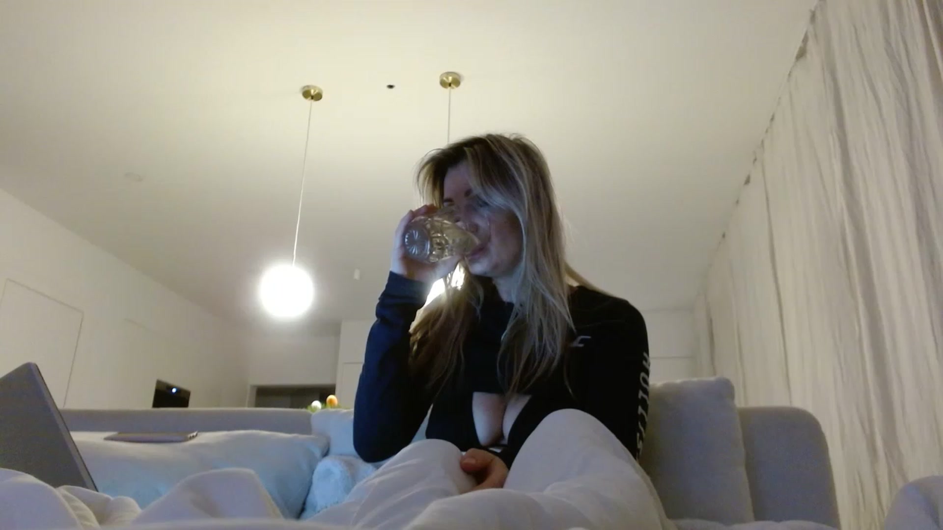 Gallery image thumbnail from Simonka's myfreecams stream on, 03/31/2023, 24:23 image 20 of 20