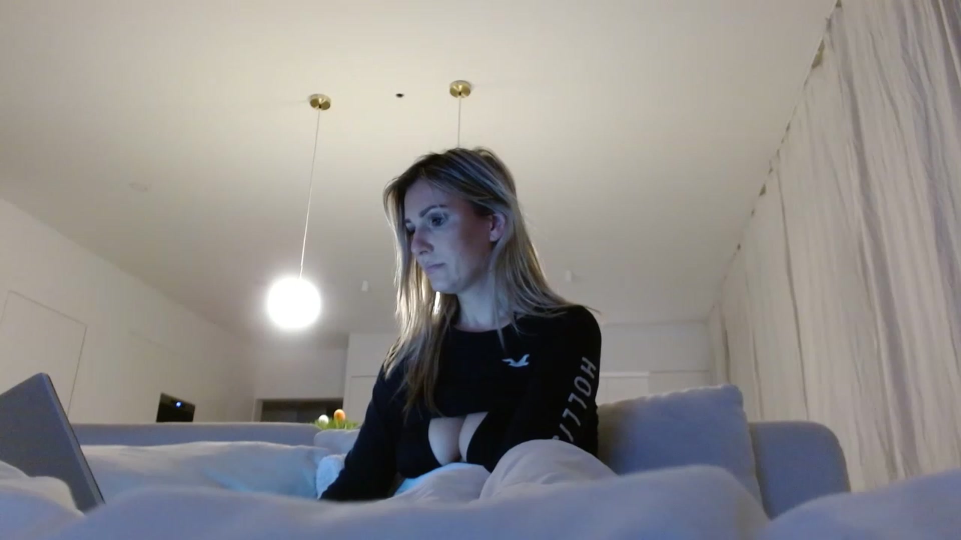 Gallery image thumbnail from Simonka's myfreecams stream on, 03/31/2023, 24:23 image 10 of 20