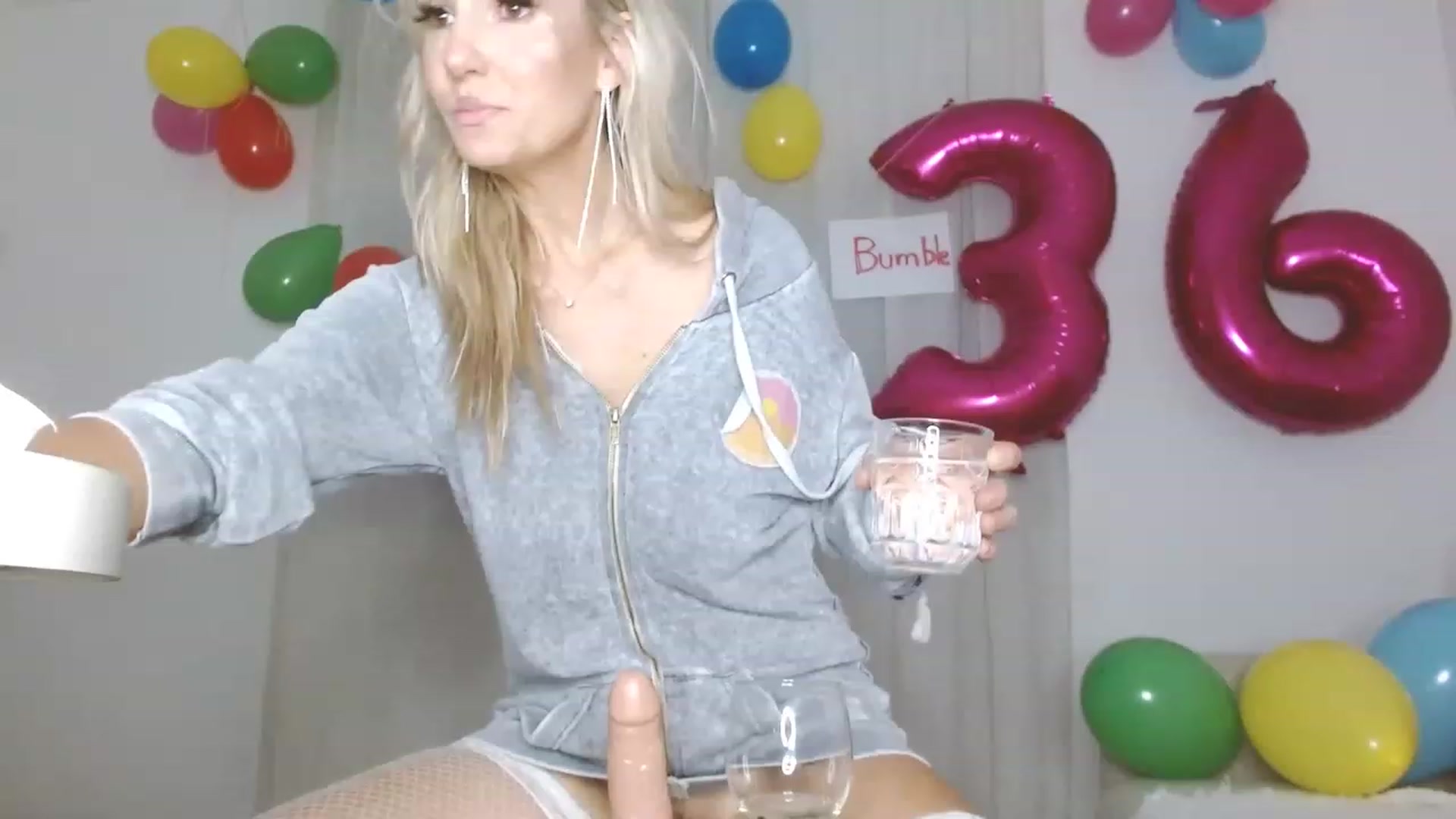 Gallery image thumbnail from Simonka's myfreecams stream on, 04/30/2023, 24:57 image 16 of 20