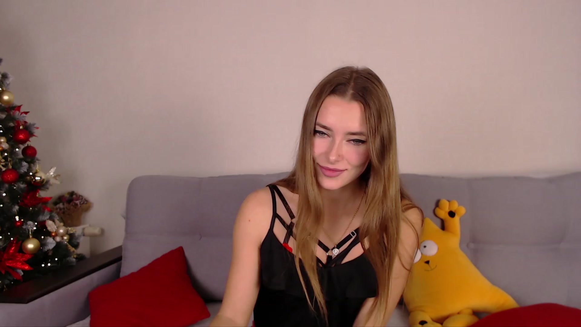 Gallery image thumbnail from SimonsWife's myfreecams stream on, 12/08/2022, 17:02 image 3 of 20