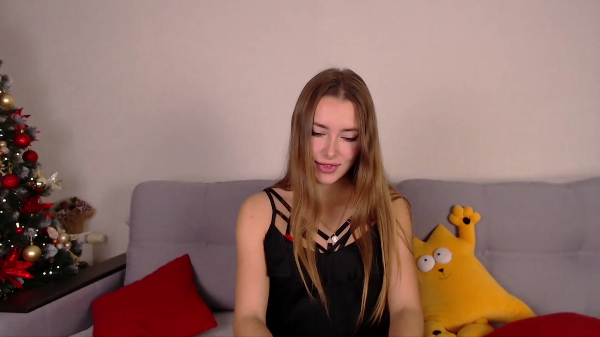 Gallery image thumbnail from SimonsWife's myfreecams stream on, 12/08/2022, 17:02 image 4 of 20