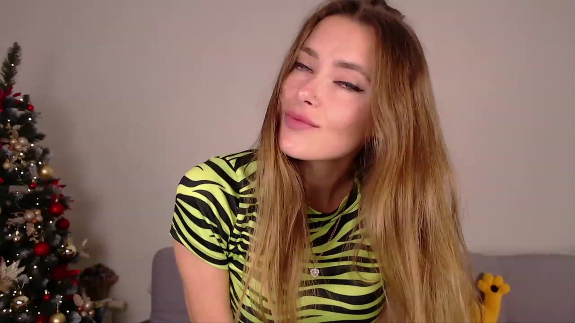 Gallery image thumbnail from SimonsWife's myfreecams stream on, 12/11/2022, 16:42 image 18 of 20