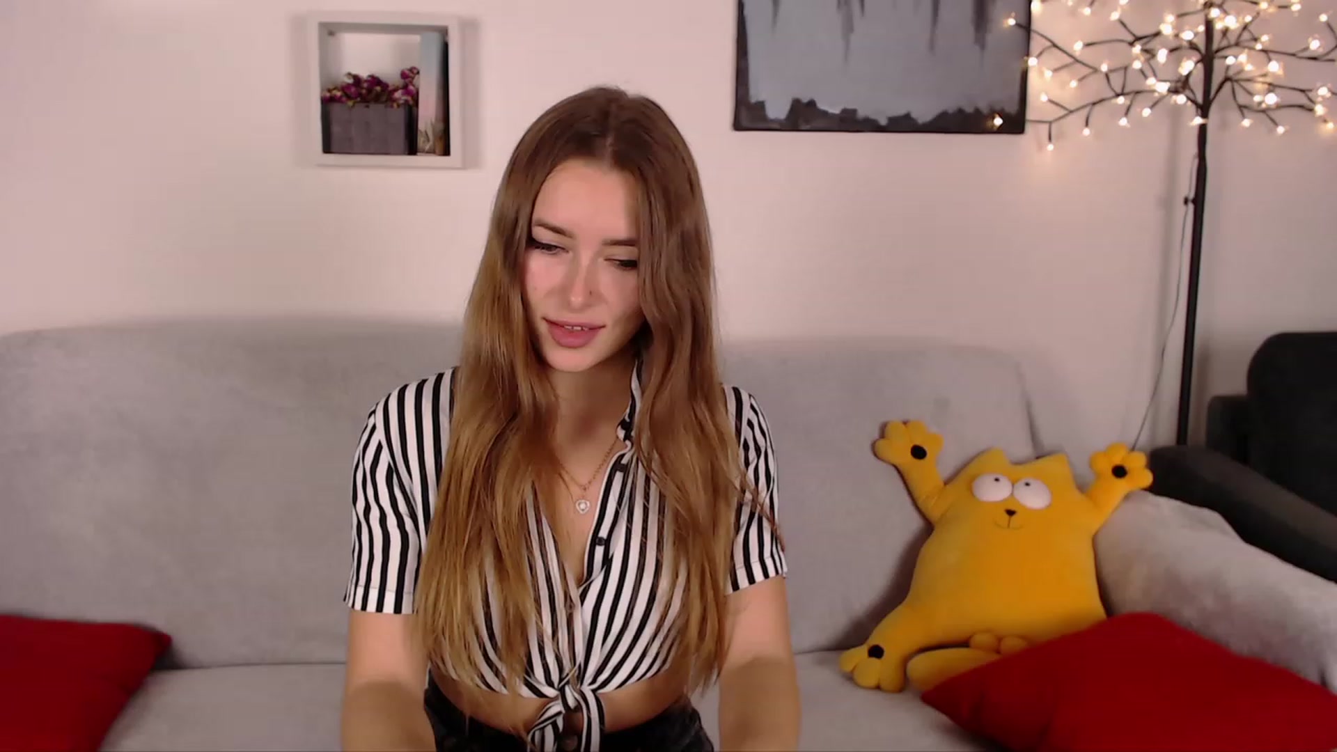 Gallery image thumbnail from SimonsWife's myfreecams stream on, 01/18/2023, 19:10 image 20 of 20