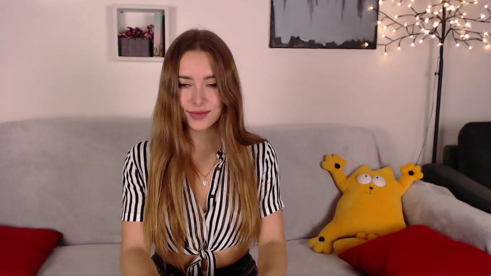 Gallery image thumbnail from SimonsWife's myfreecams stream on, 01/18/2023, 19:10 image 18 of 20