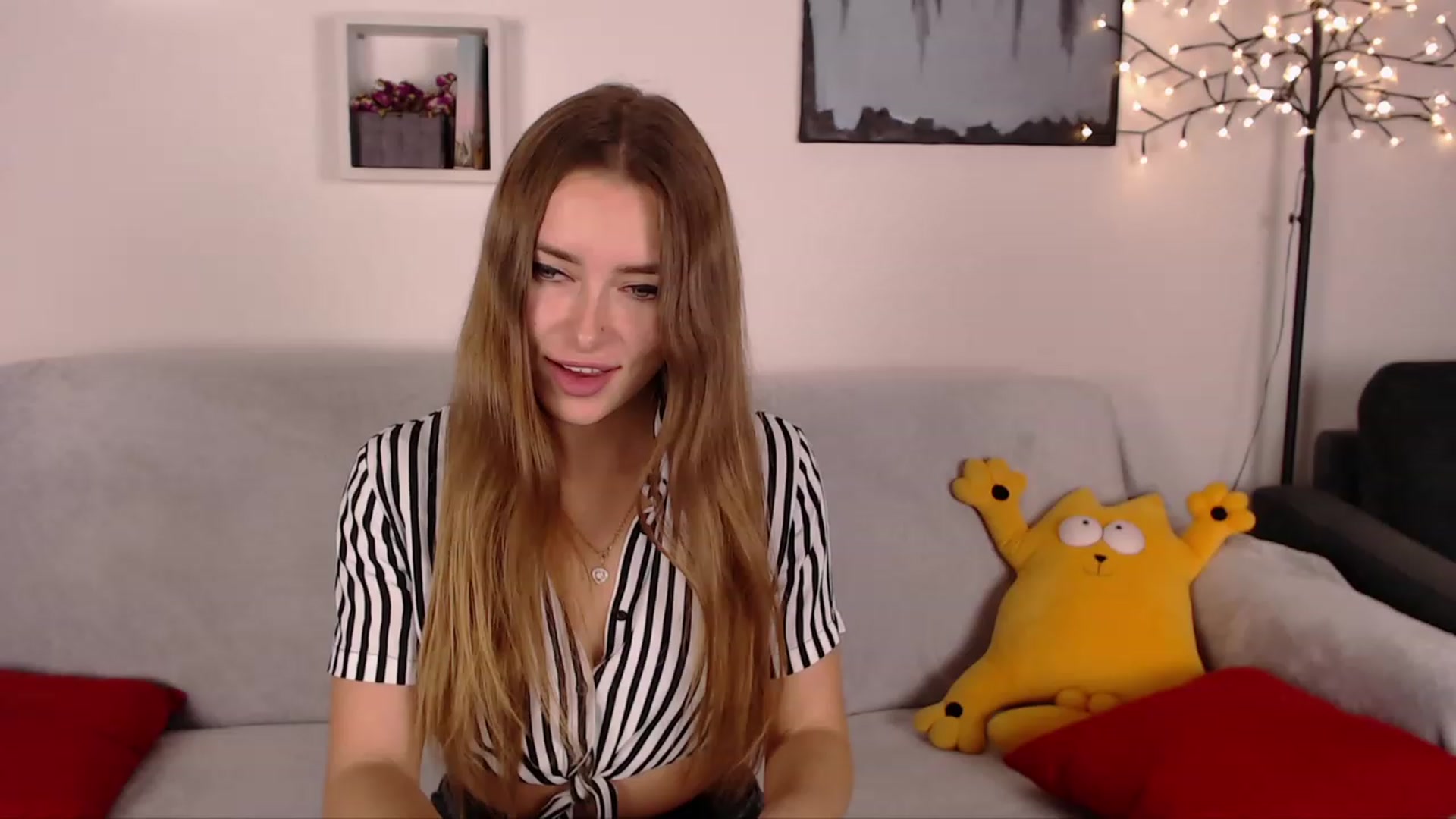 Gallery image thumbnail from SimonsWife's myfreecams stream on, 01/18/2023, 19:10 image 4 of 20