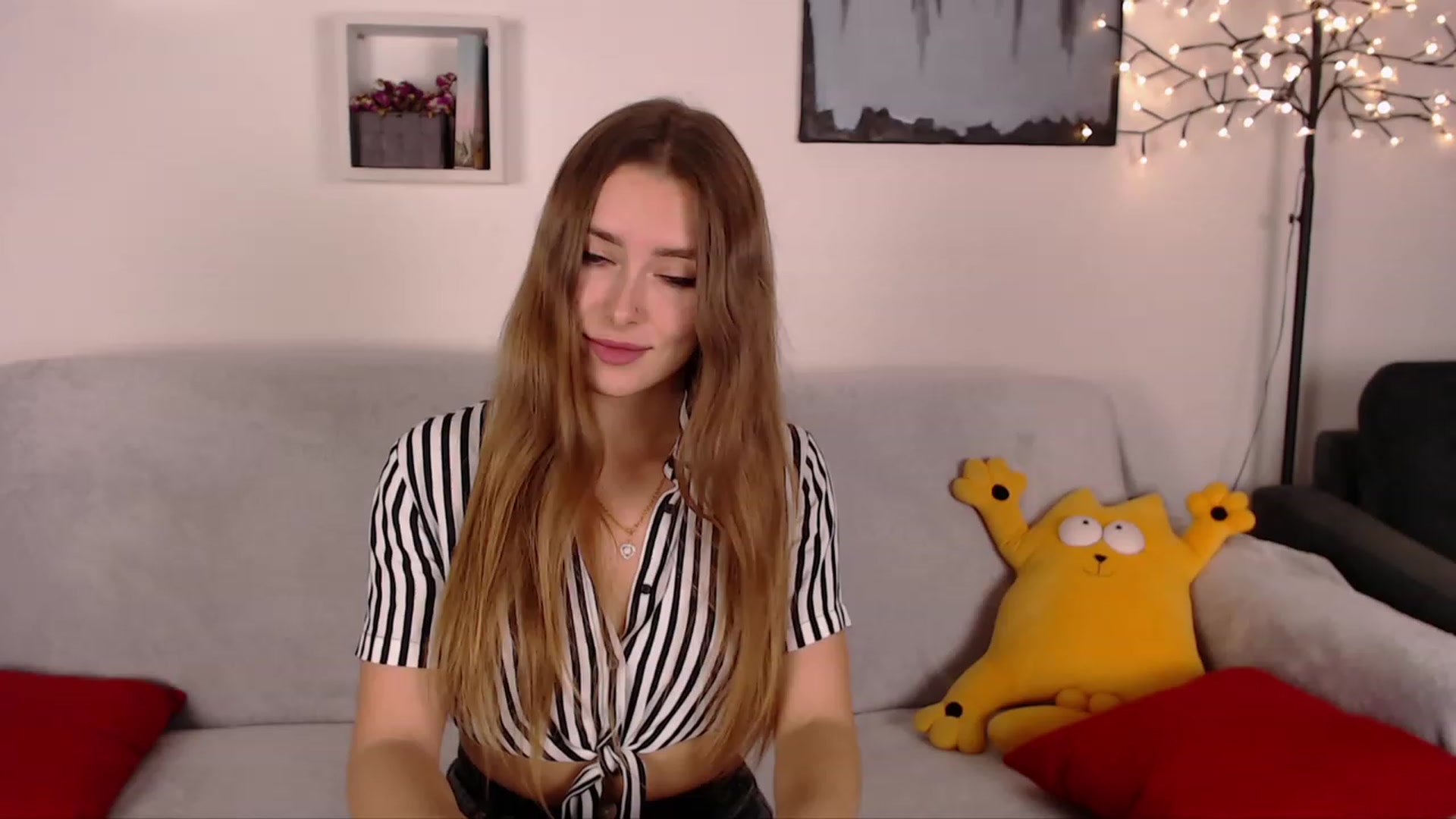 Gallery image thumbnail from SimonsWife's myfreecams stream on, 01/18/2023, 19:10 image 15 of 20