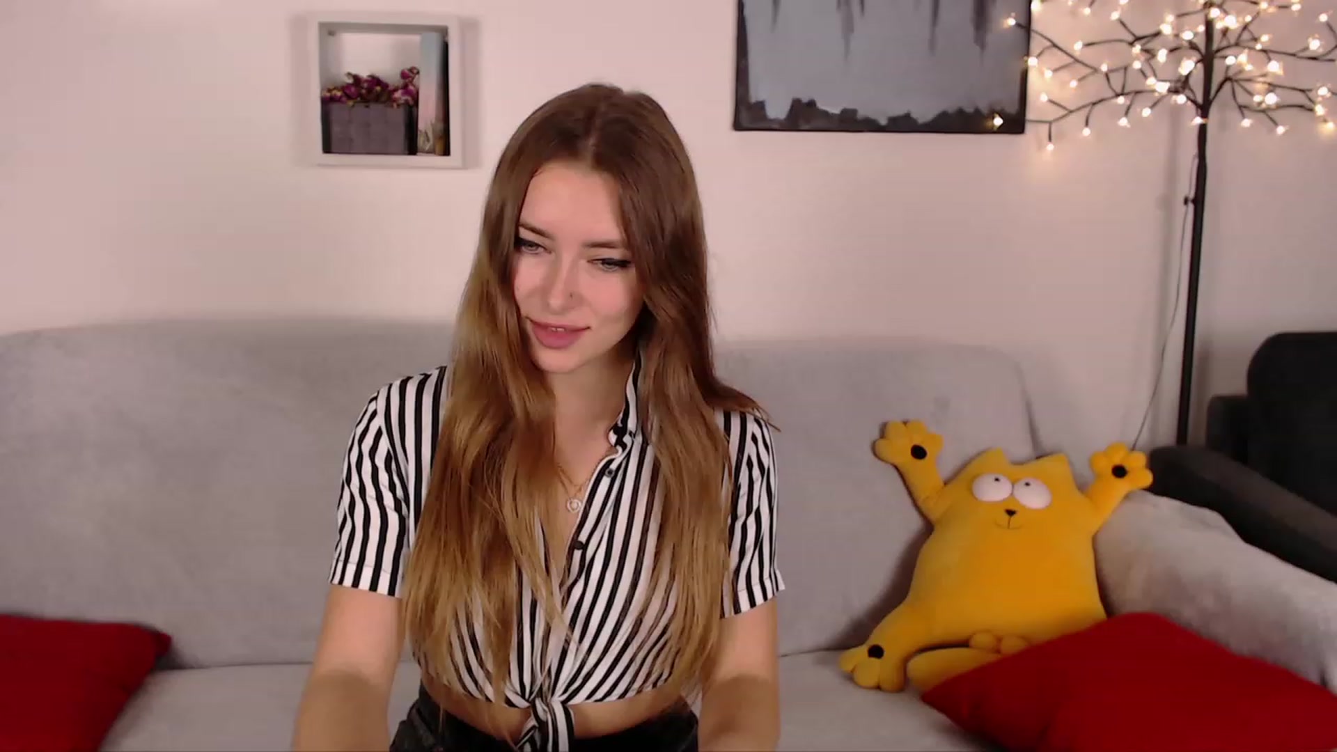 Gallery image thumbnail from SimonsWife's myfreecams stream on, 01/18/2023, 19:10 image 9 of 20