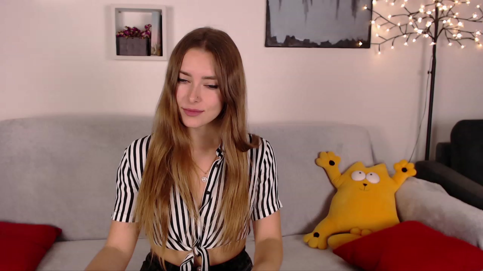 Gallery image thumbnail from SimonsWife's myfreecams stream on, 01/18/2023, 19:10 image 1 of 20