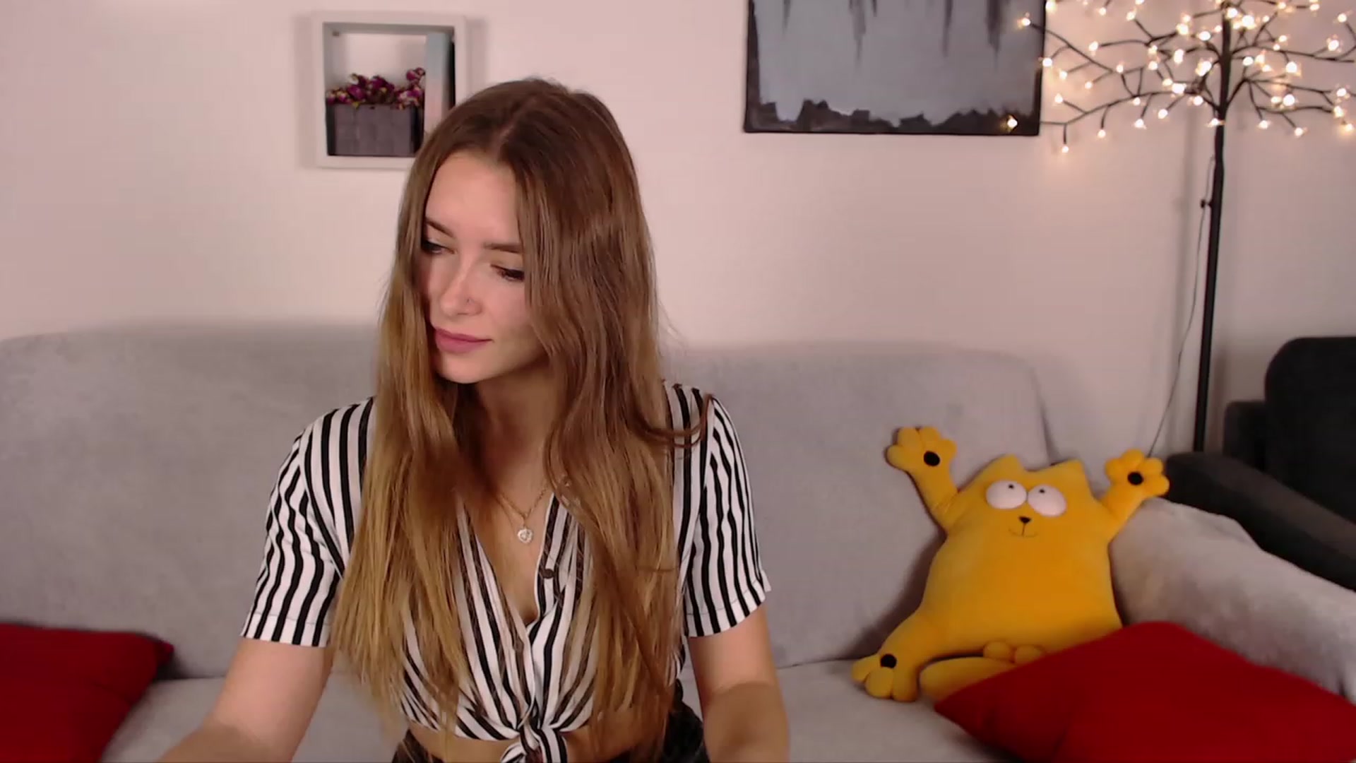 Gallery image thumbnail from SimonsWife's myfreecams stream on, 01/18/2023, 19:10 image 19 of 20