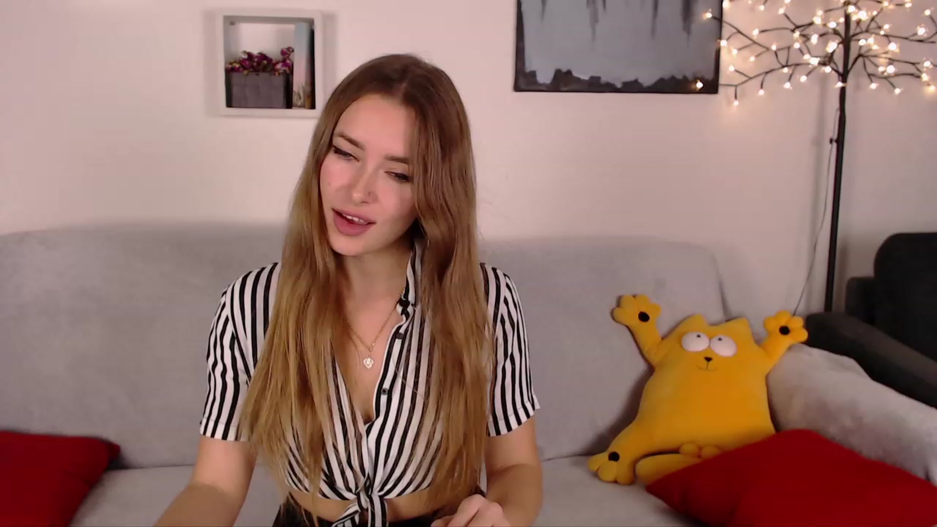 Gallery image thumbnail from SimonsWife's myfreecams stream on, 01/18/2023, 19:10 image 13 of 20