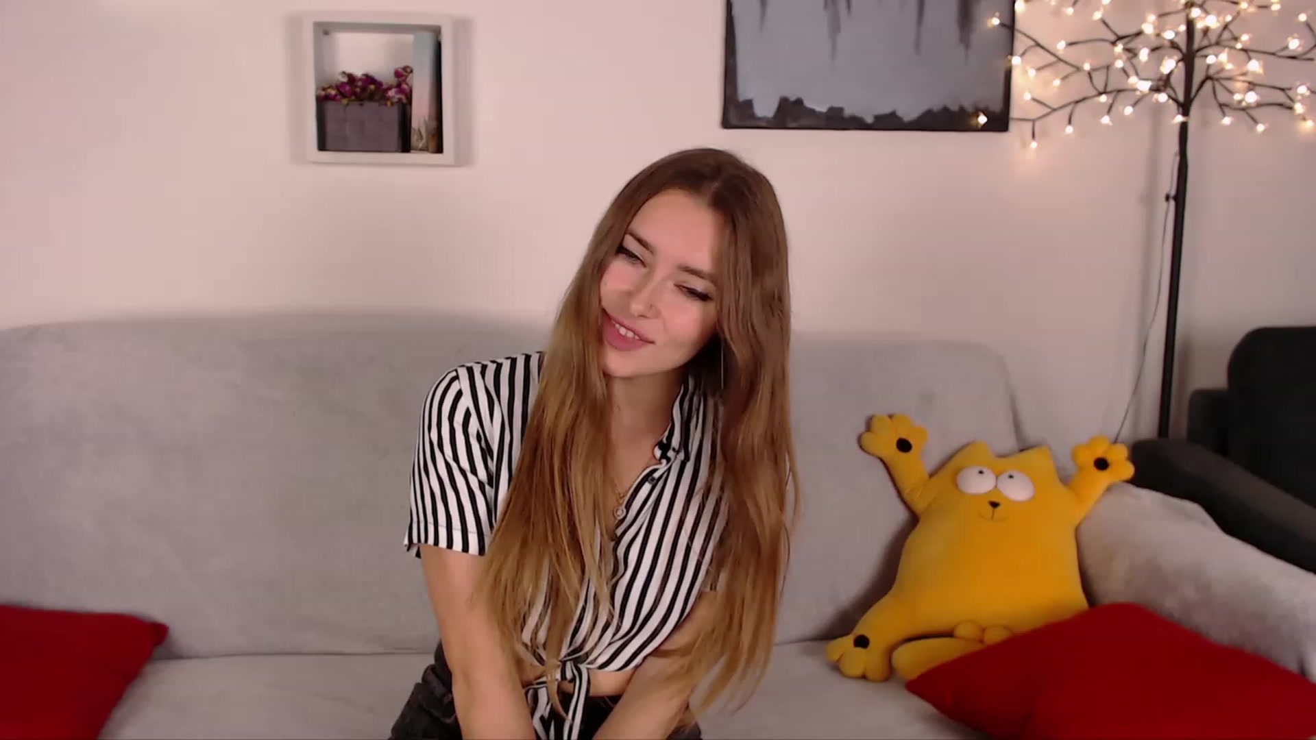 Gallery image thumbnail from SimonsWife's myfreecams stream on, 01/18/2023, 19:10 image 14 of 20