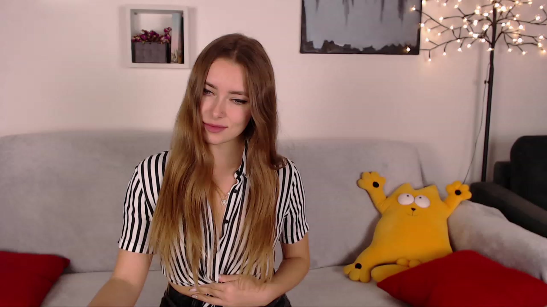 Gallery image thumbnail from SimonsWife's myfreecams stream on, 01/18/2023, 19:10 image 7 of 20