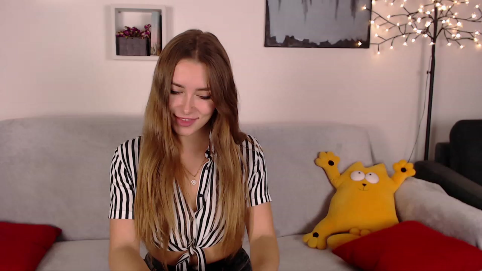 Gallery image thumbnail from SimonsWife's myfreecams stream on, 01/18/2023, 19:10 image 5 of 20