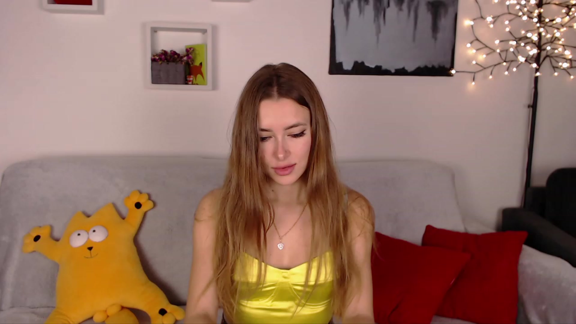 Gallery image thumbnail from SimonsWife's myfreecams stream on, 02/01/2023, 15:08 image 7 of 20